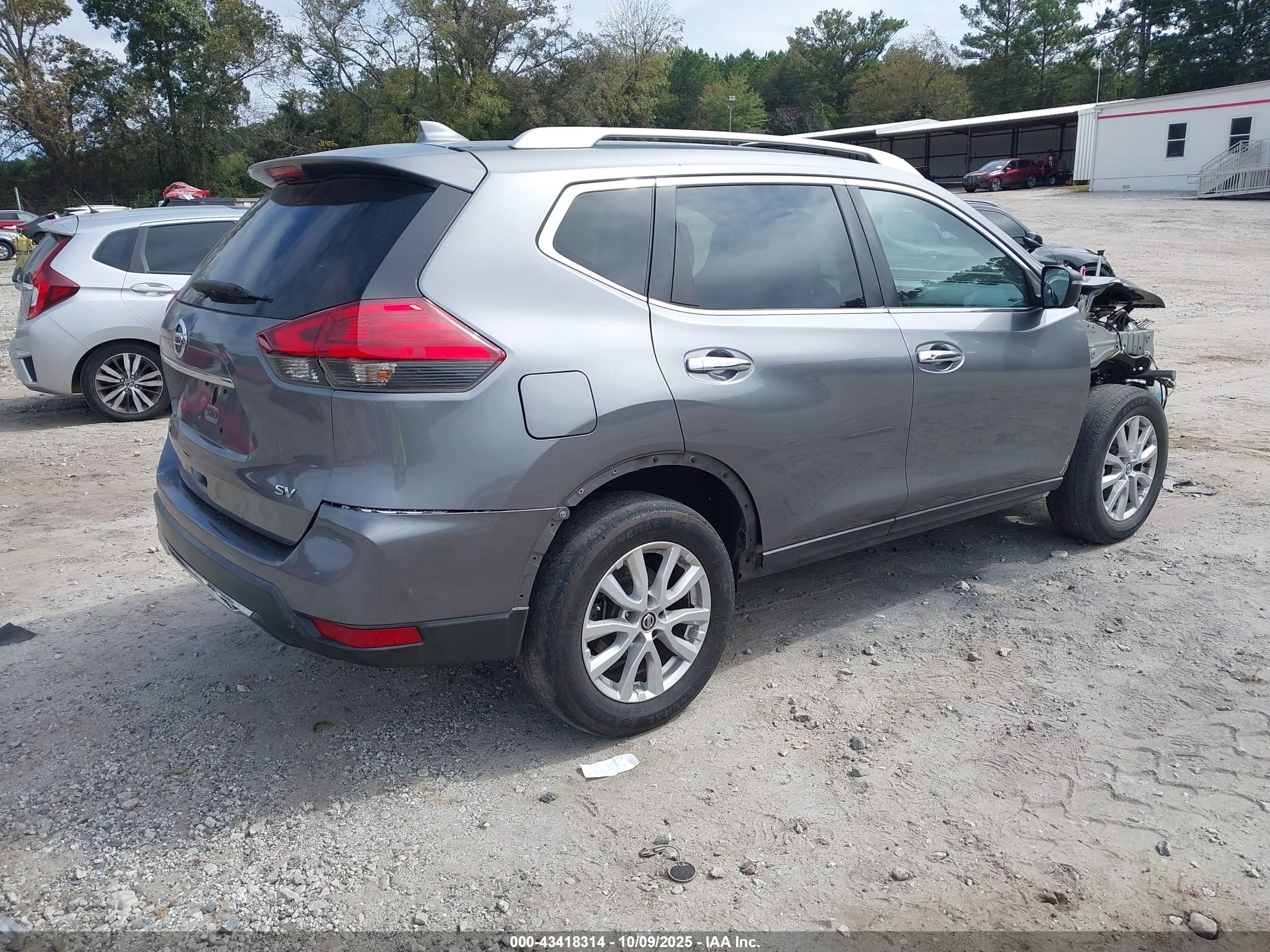 NISSAN ROGUE image 4