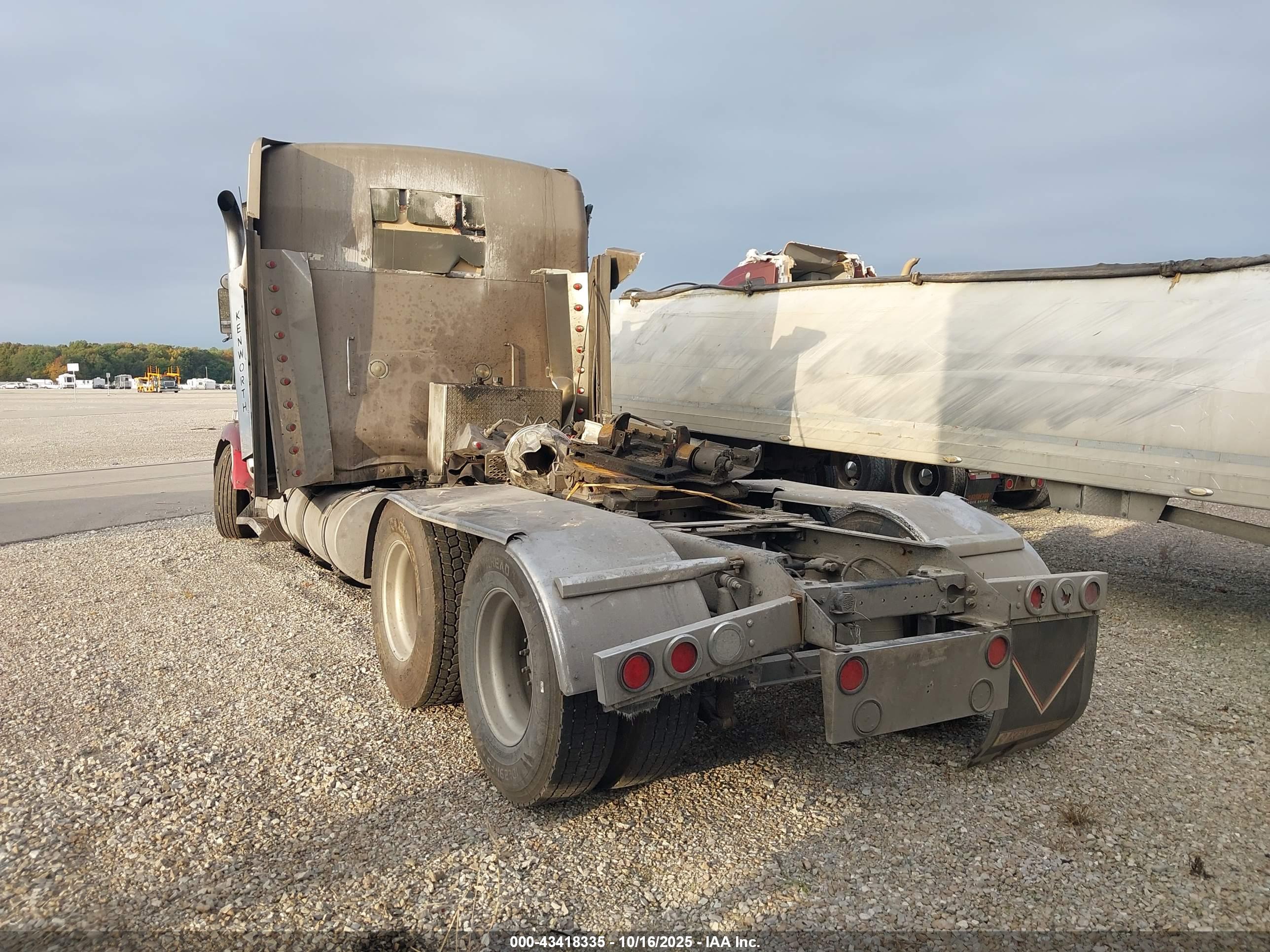 KENWORTH CONSTRUCTION image 3