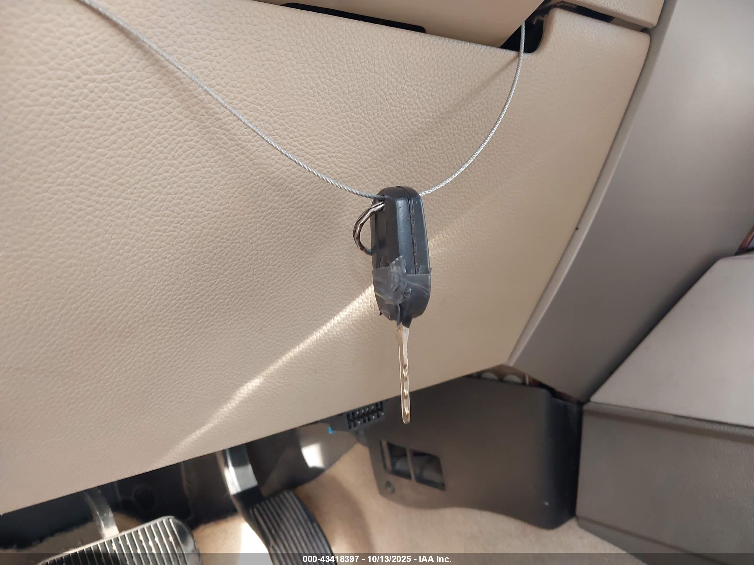 FORD EXPEDITION image 11