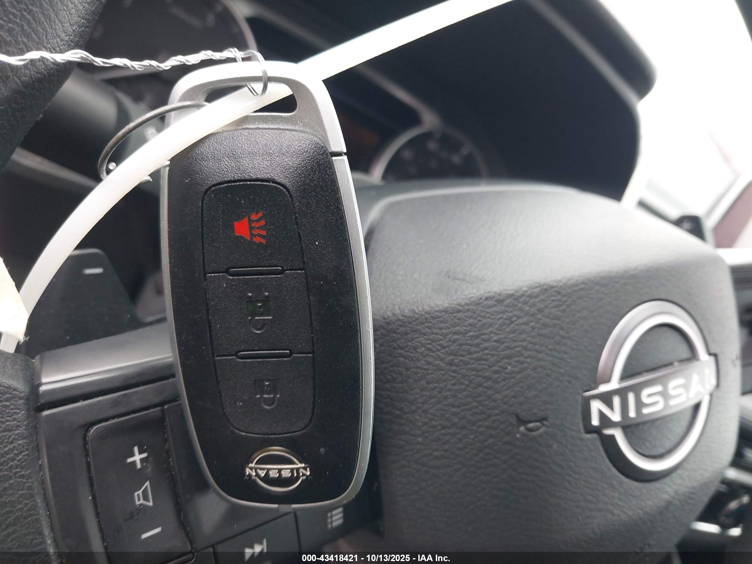 NISSAN ROGUE image 11
