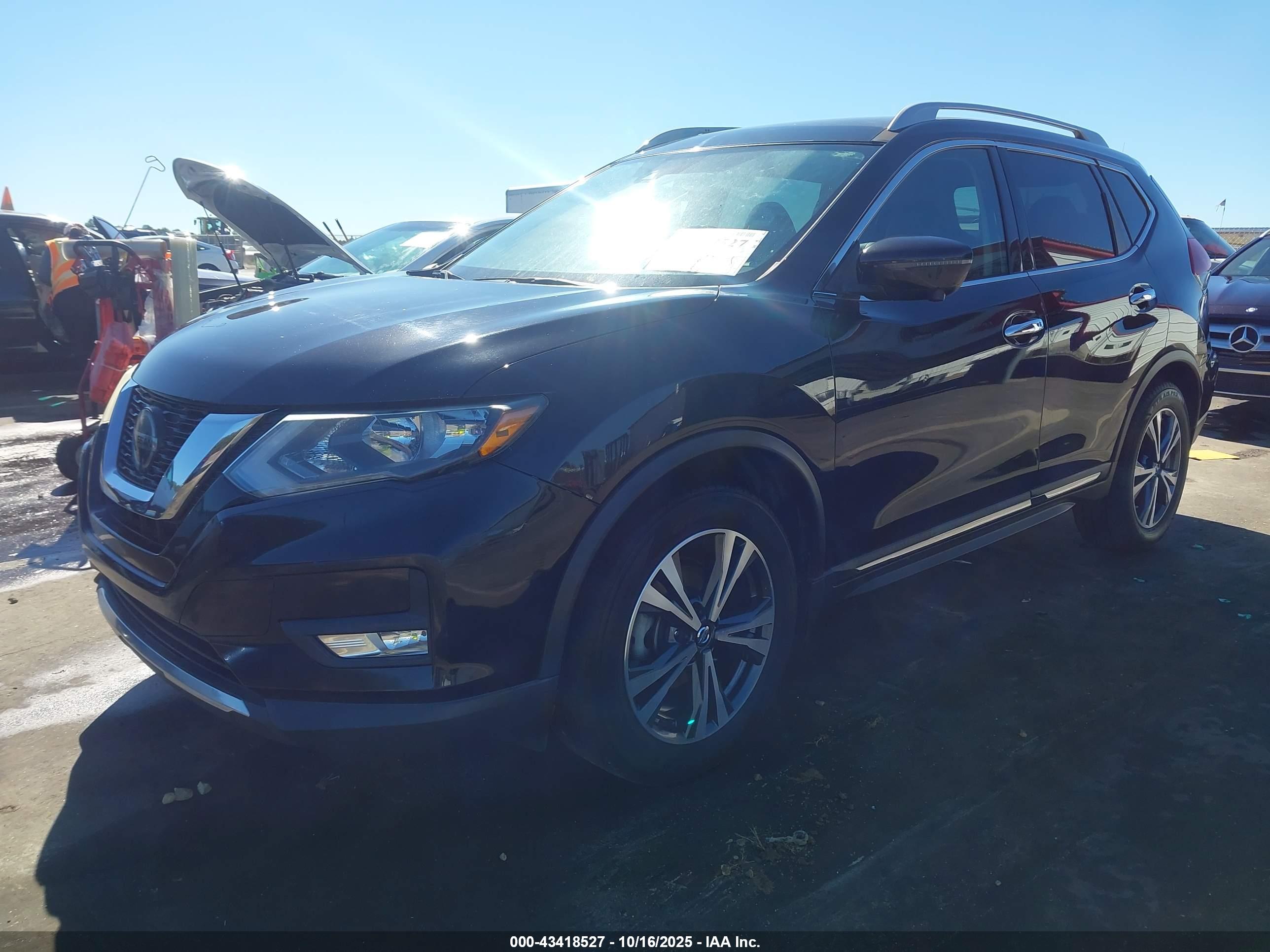 NISSAN ROGUE image 2