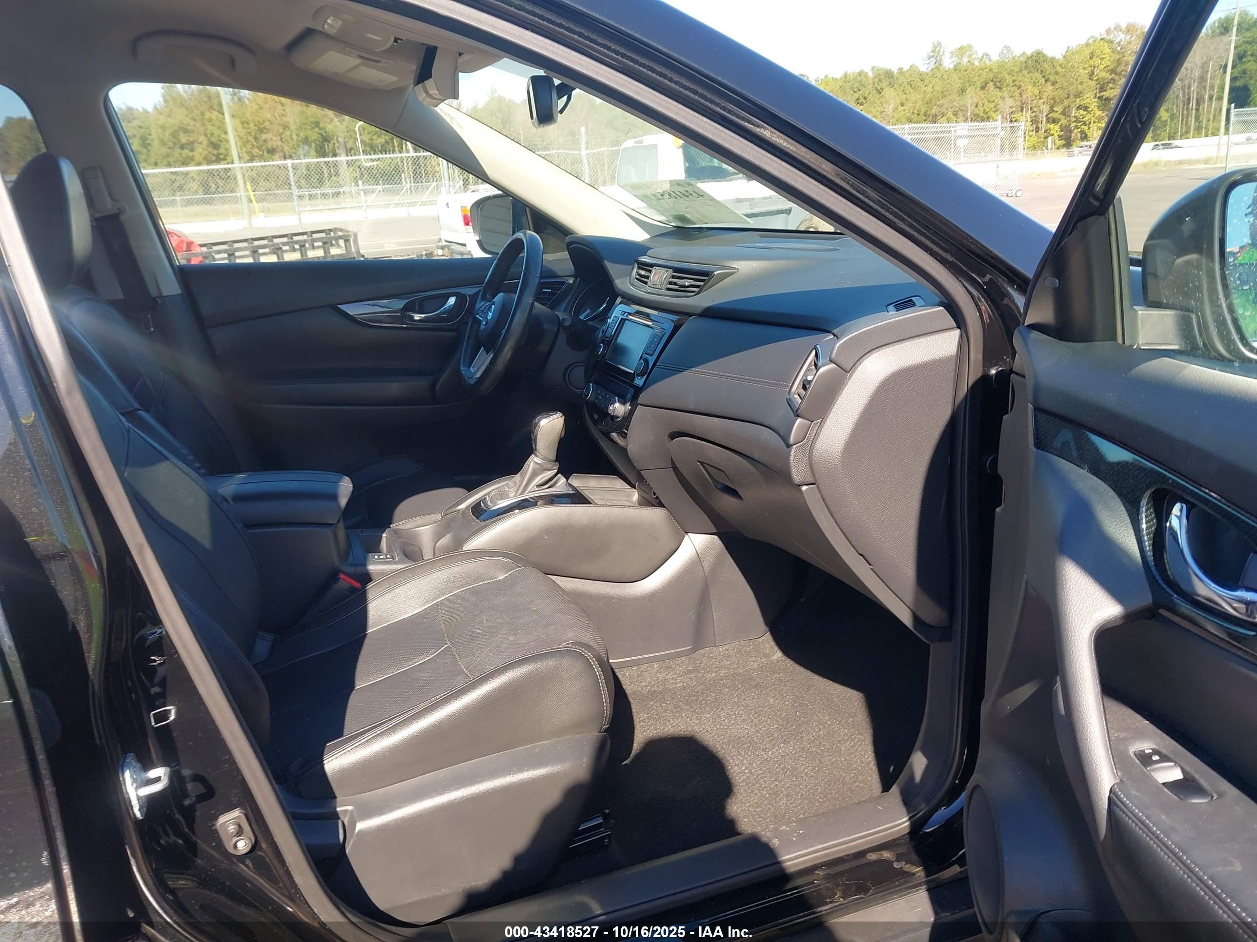 NISSAN ROGUE image 5