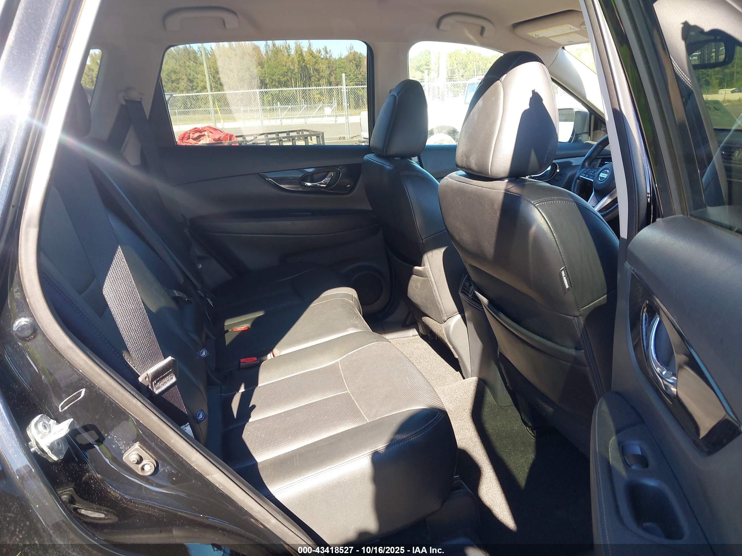 NISSAN ROGUE image 8