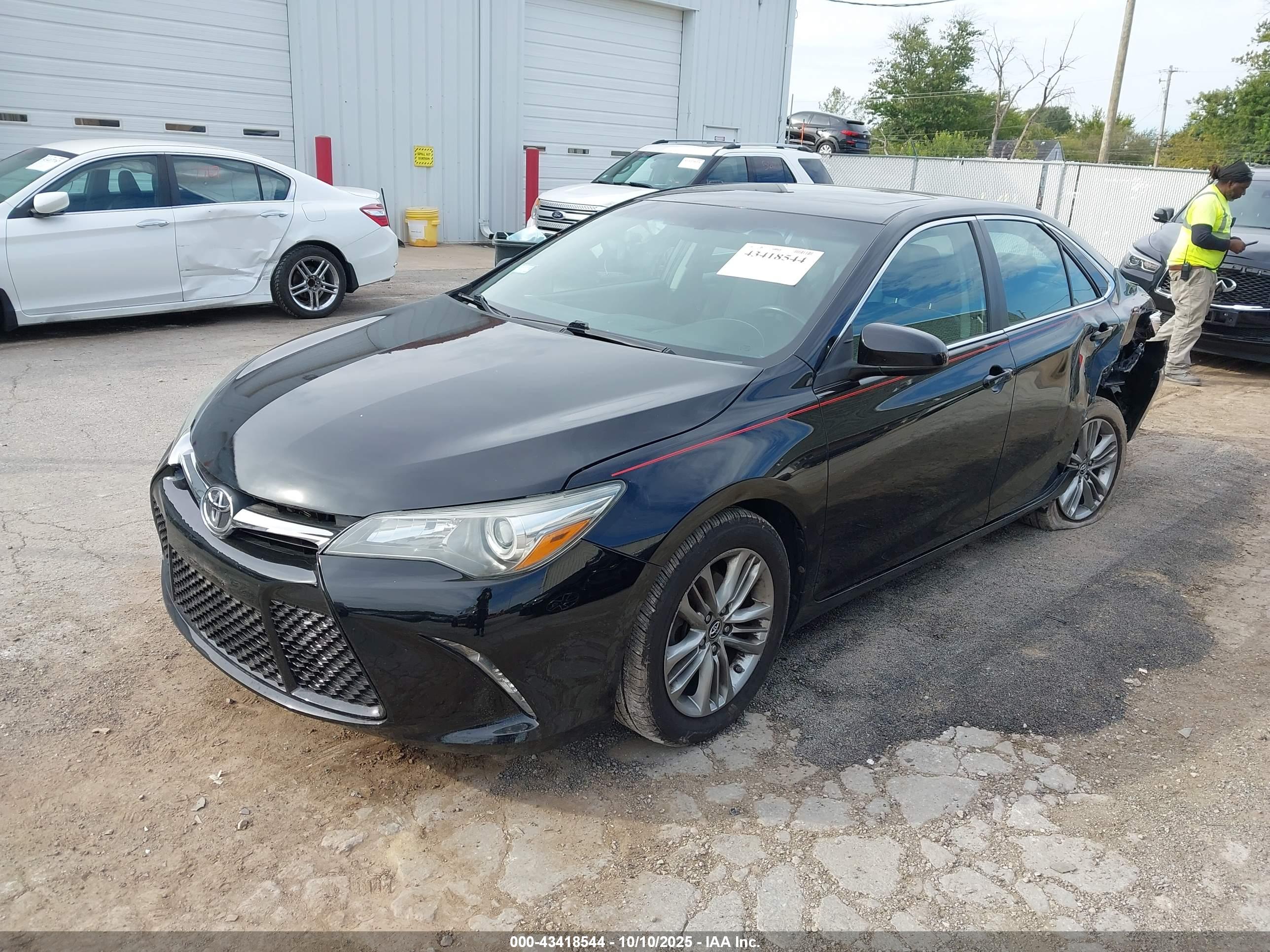 TOYOTA CAMRY image 2