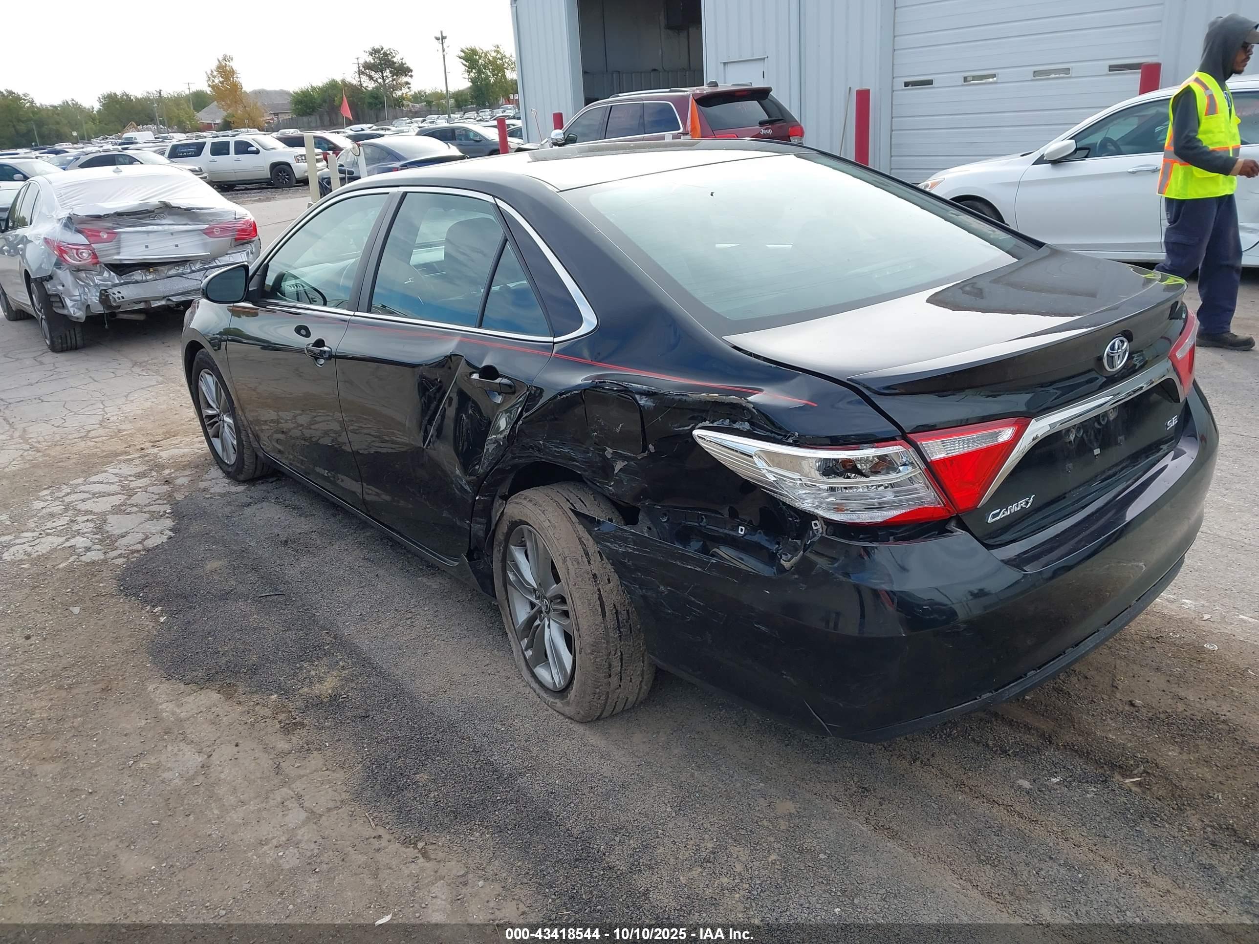 TOYOTA CAMRY image 3