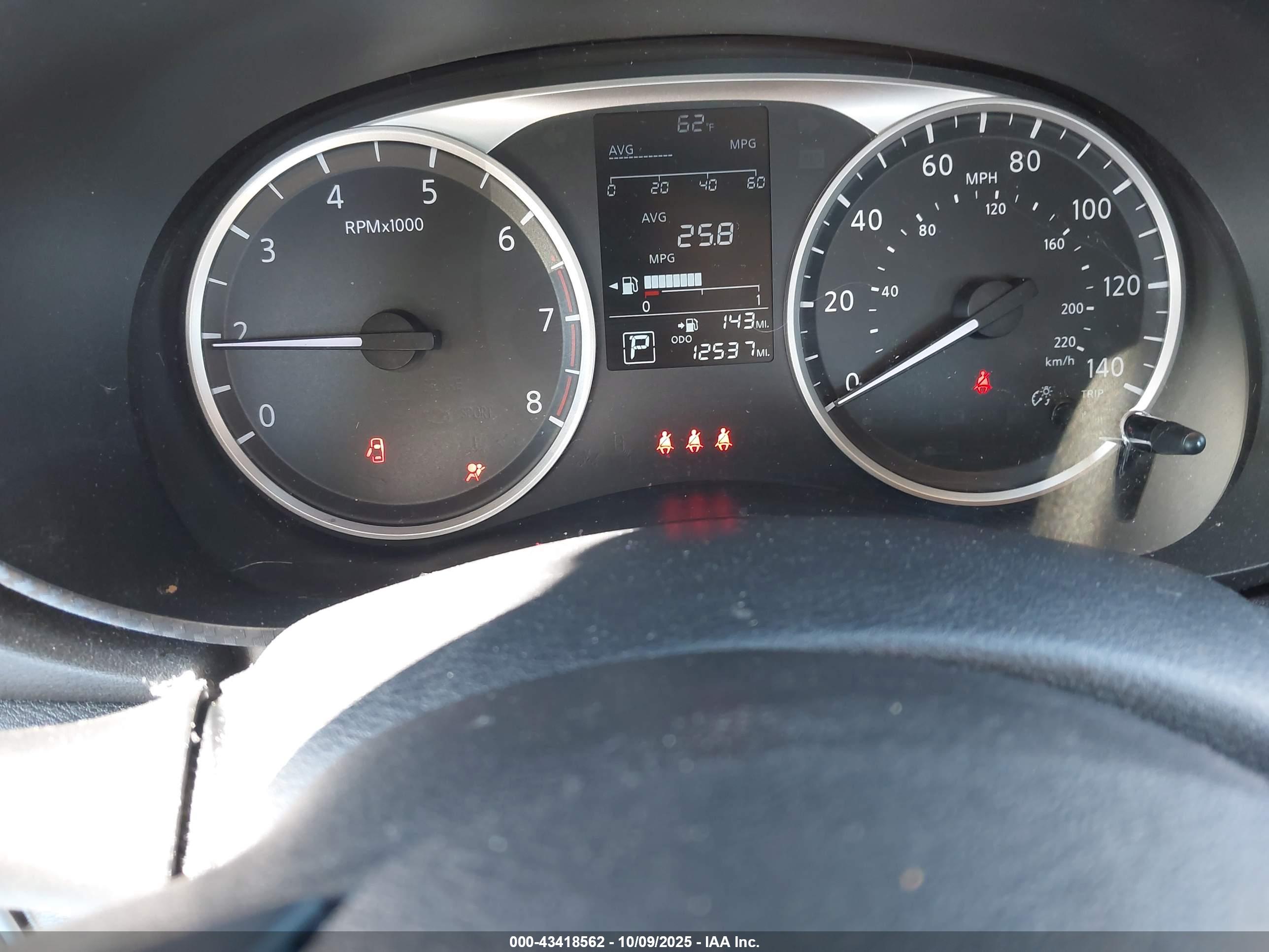 NISSAN VERSA image 7