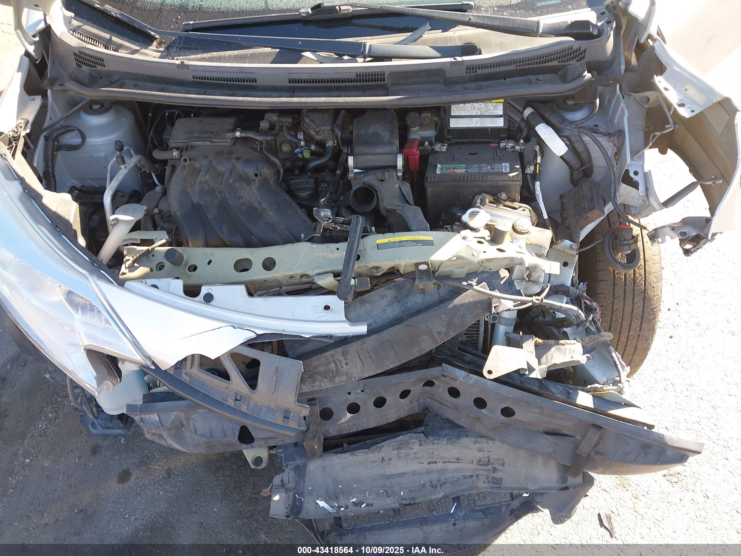 NISSAN VERSA image 10