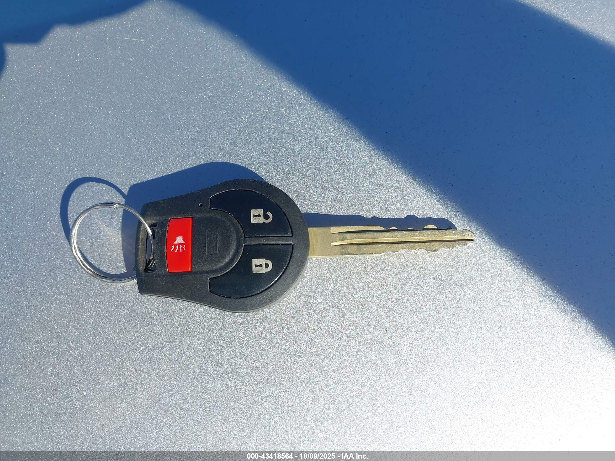 NISSAN VERSA image 11