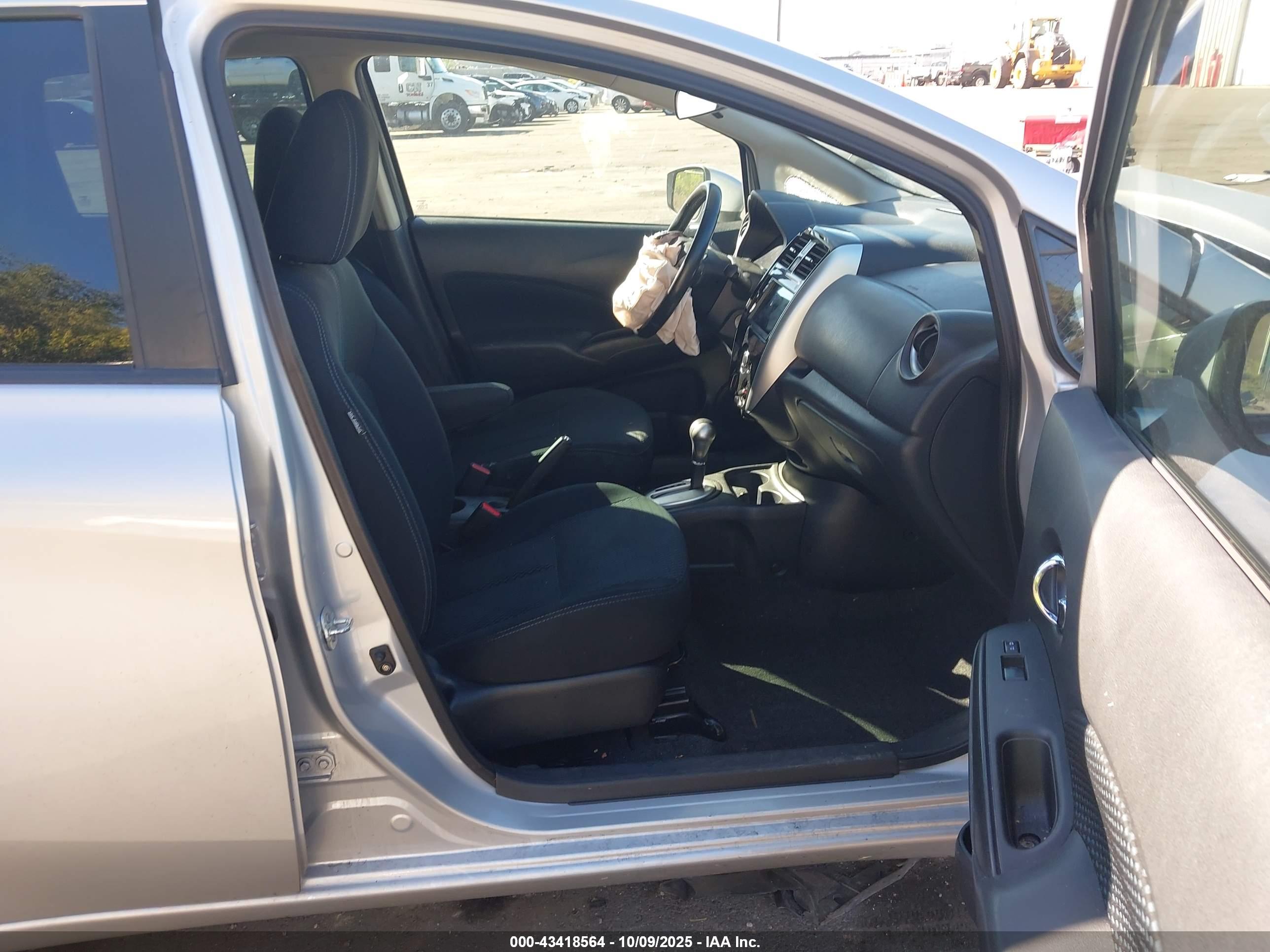 NISSAN VERSA image 5