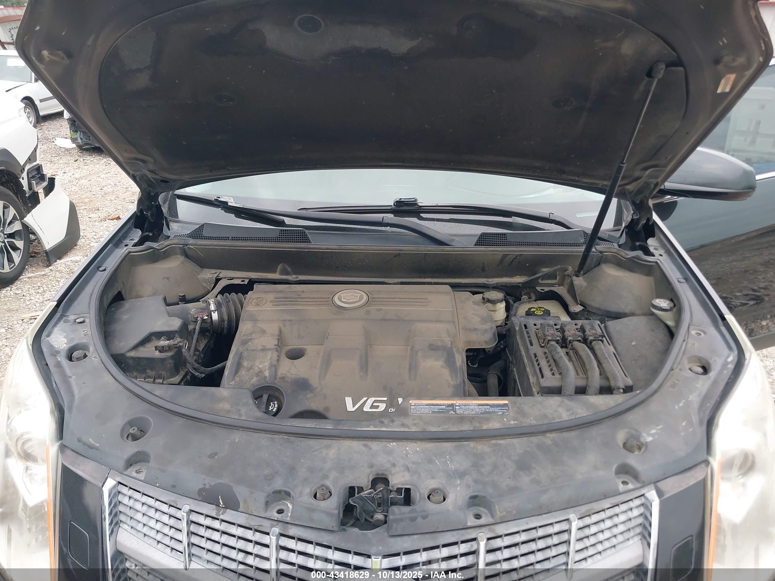 CADILLAC SRX image 10