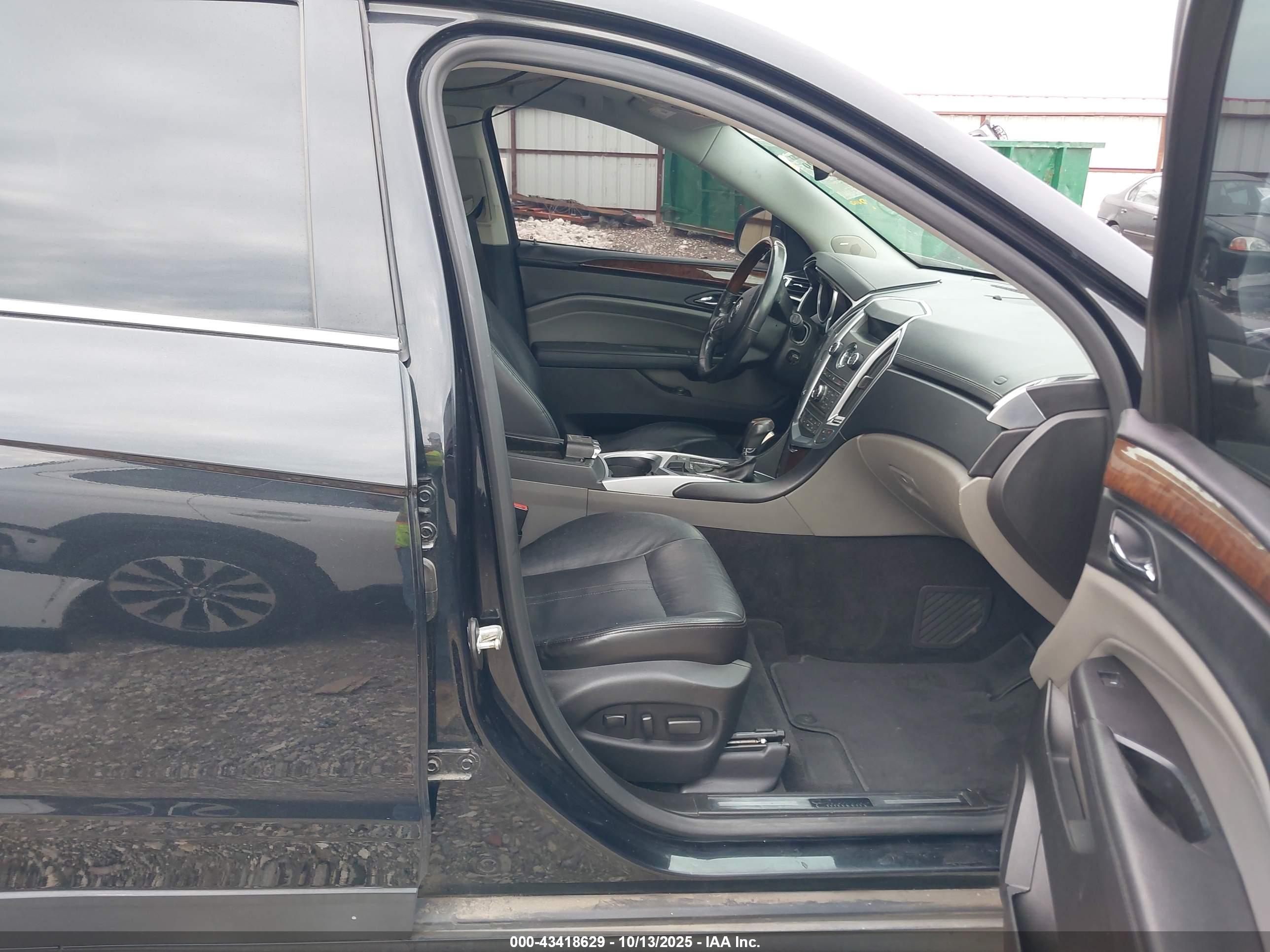 CADILLAC SRX image 5