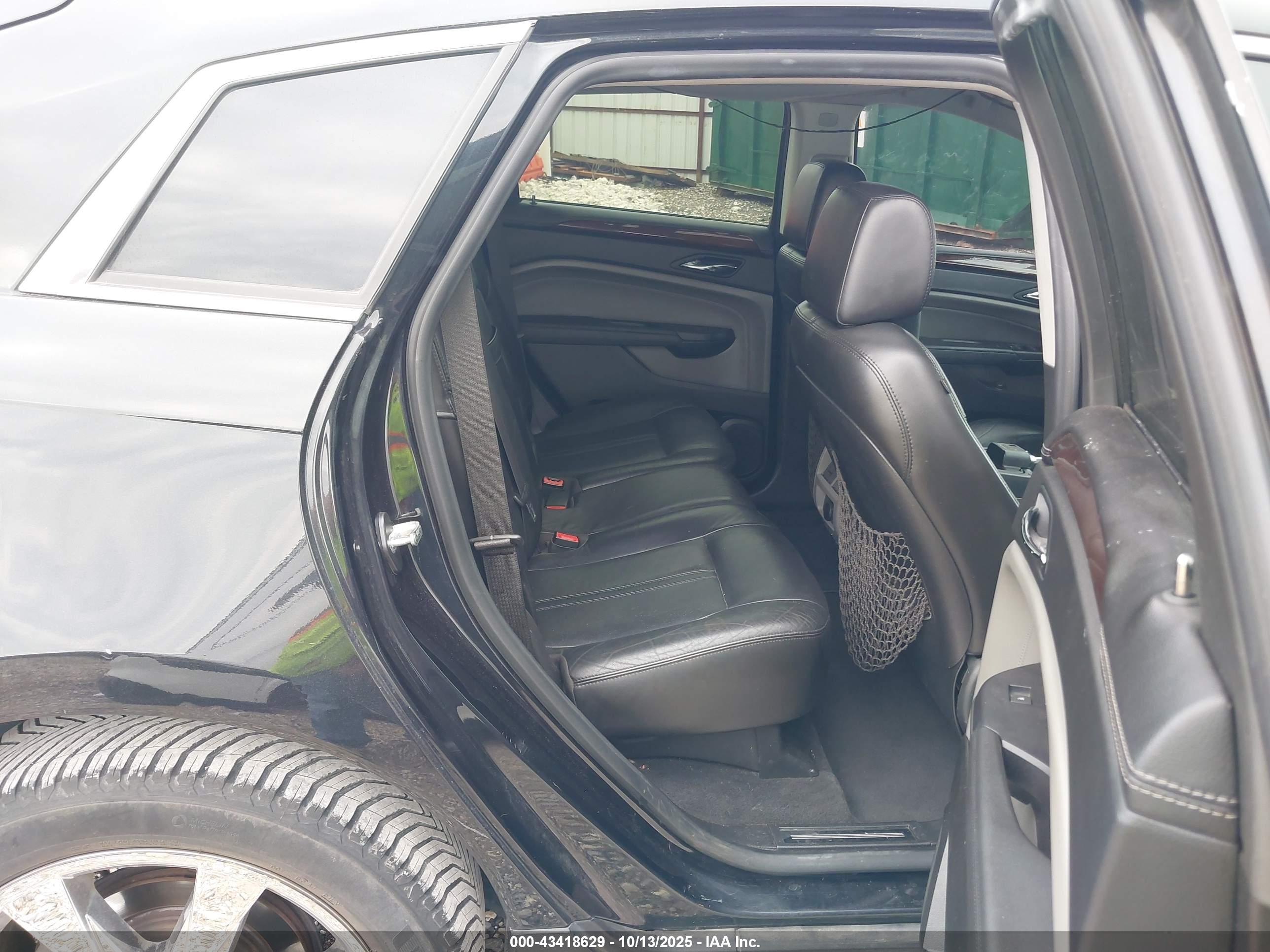 CADILLAC SRX image 8