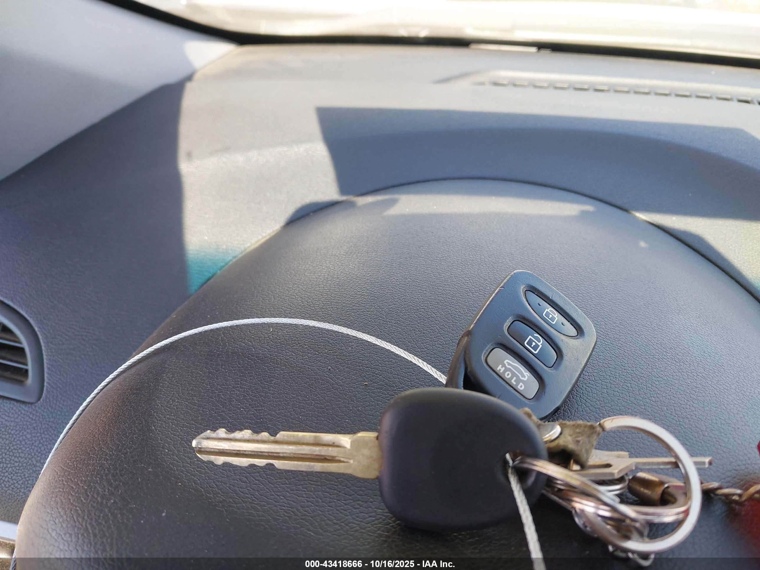 HYUNDAI ELANTRA image 11