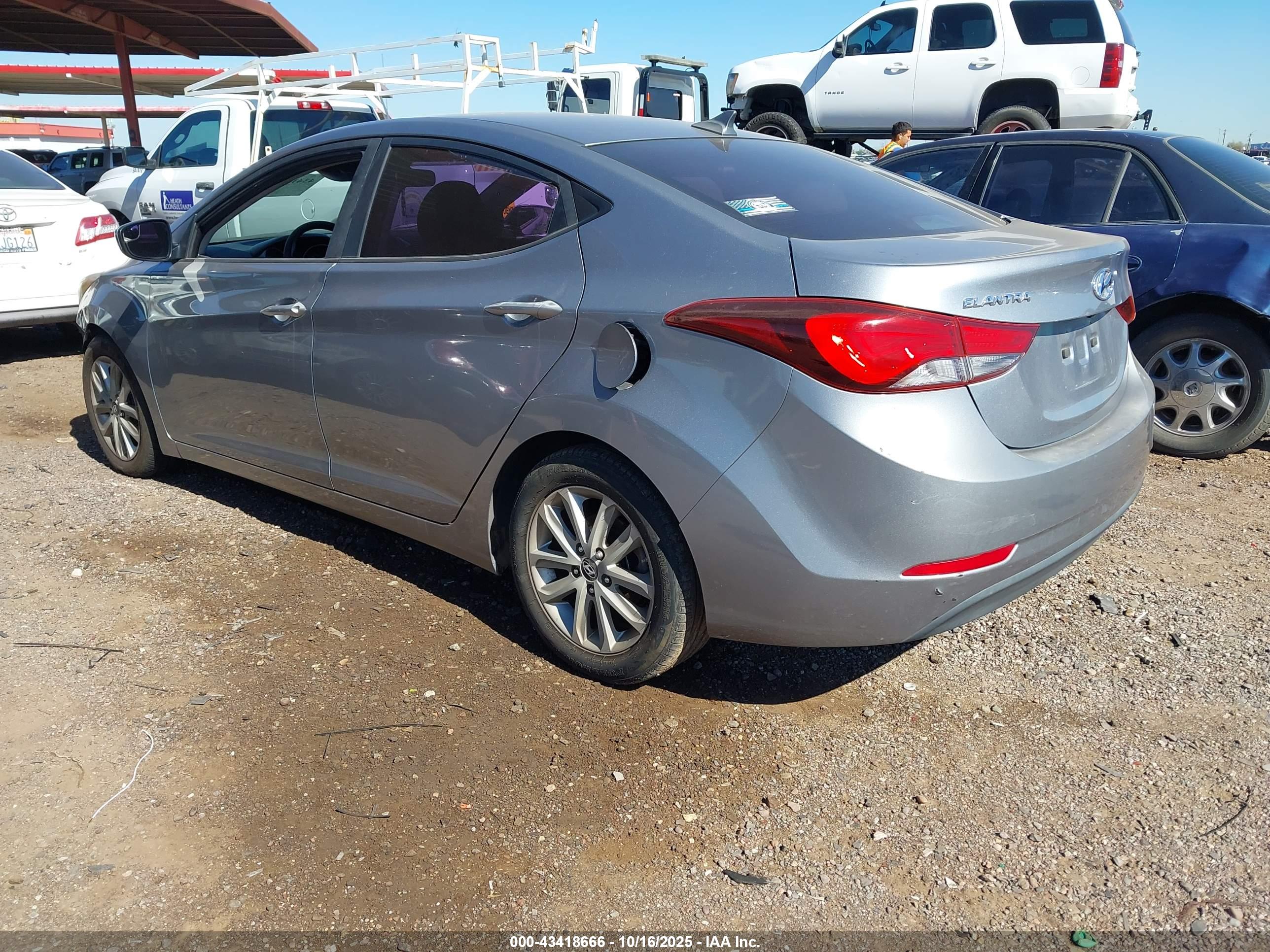 HYUNDAI ELANTRA image 3