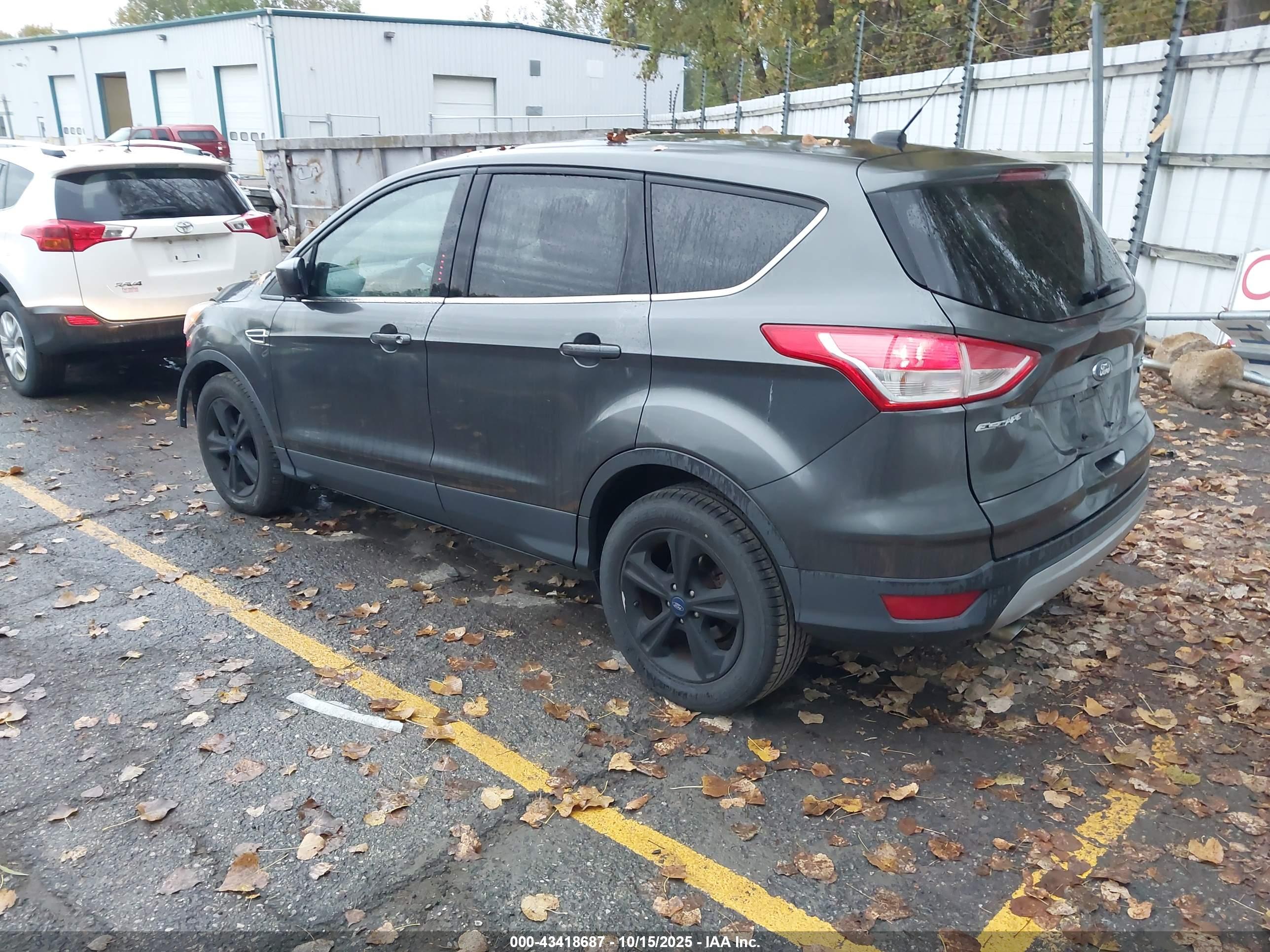 FORD ESCAPE image 3