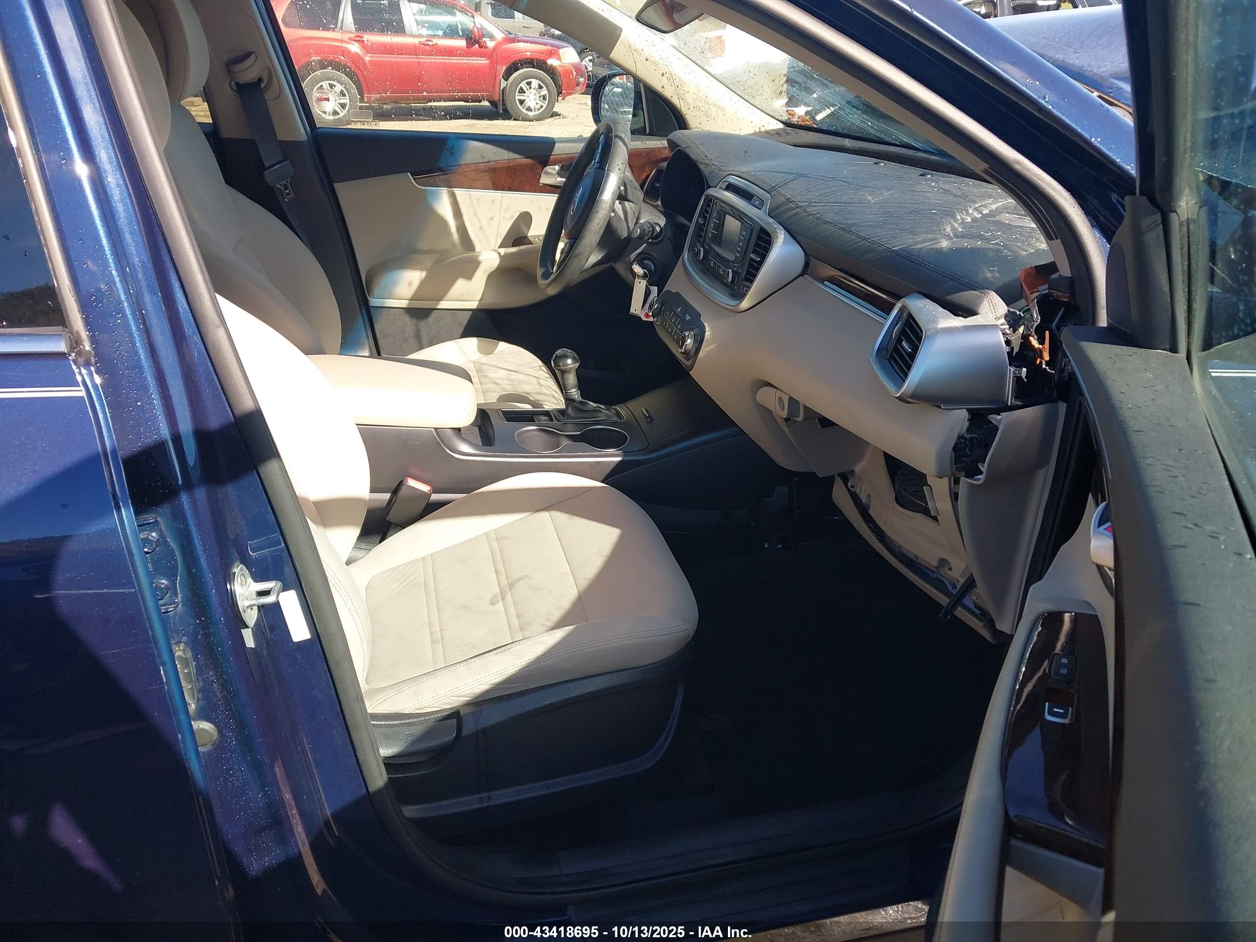 KIA SORENTO image 5