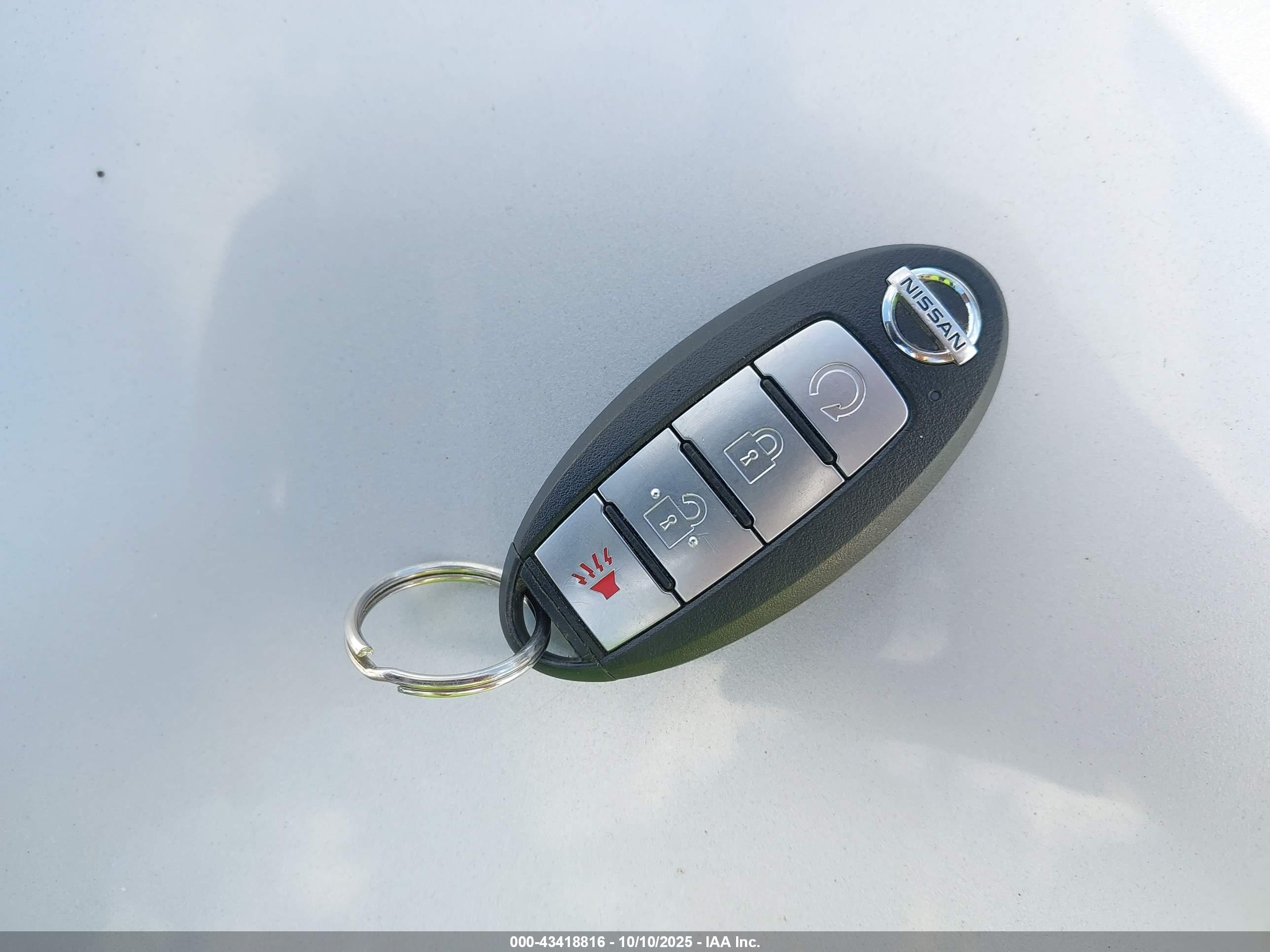NISSAN ROGUE image 11