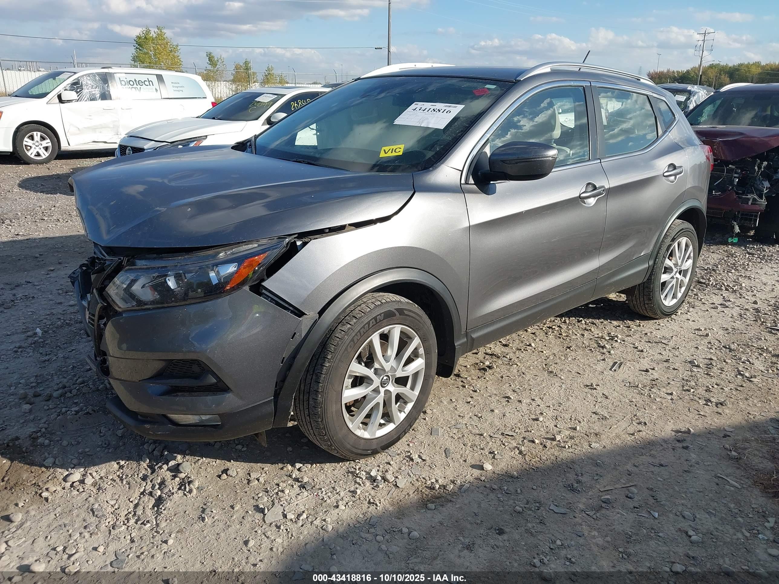 NISSAN ROGUE image 2