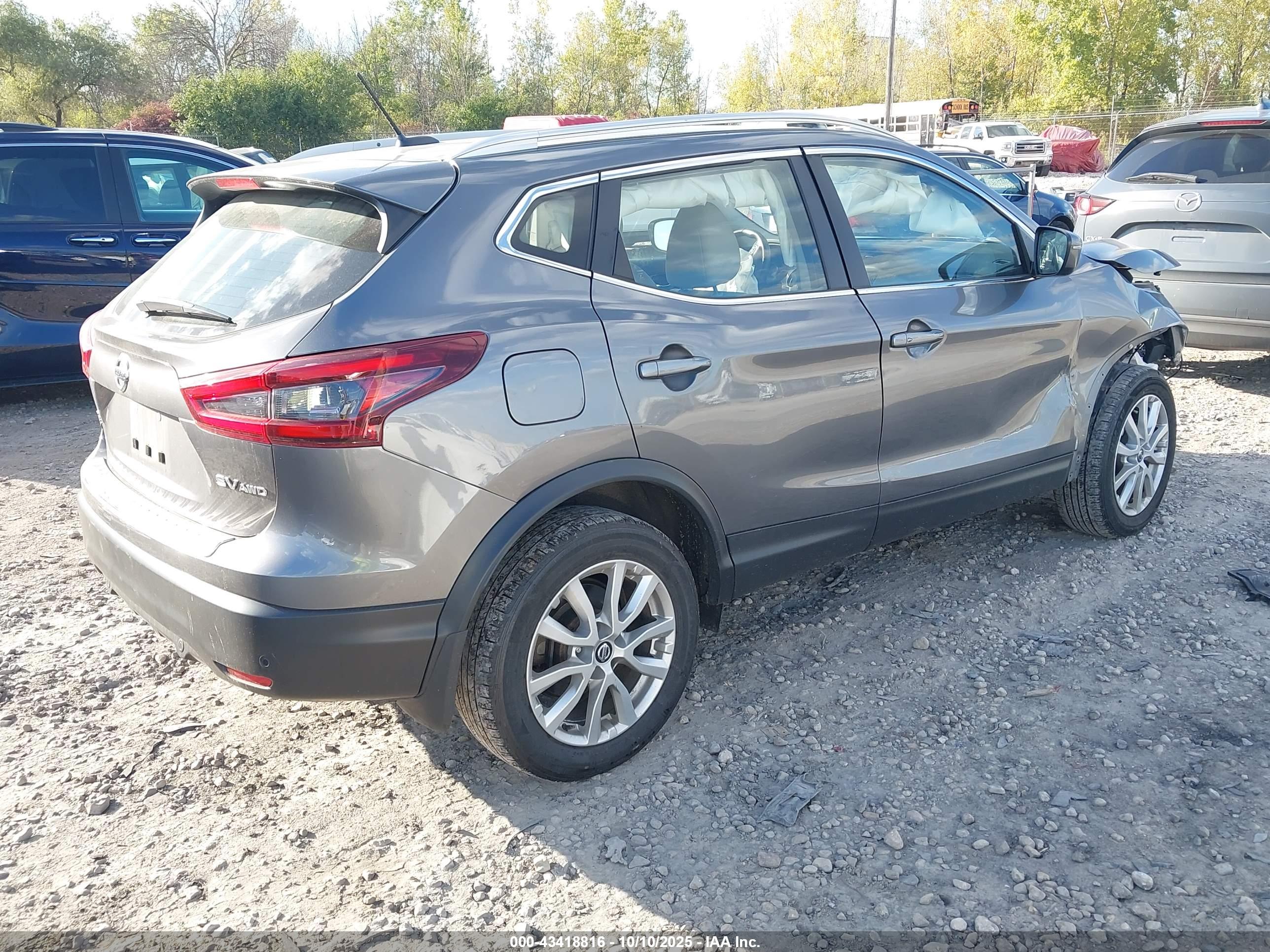NISSAN ROGUE image 4