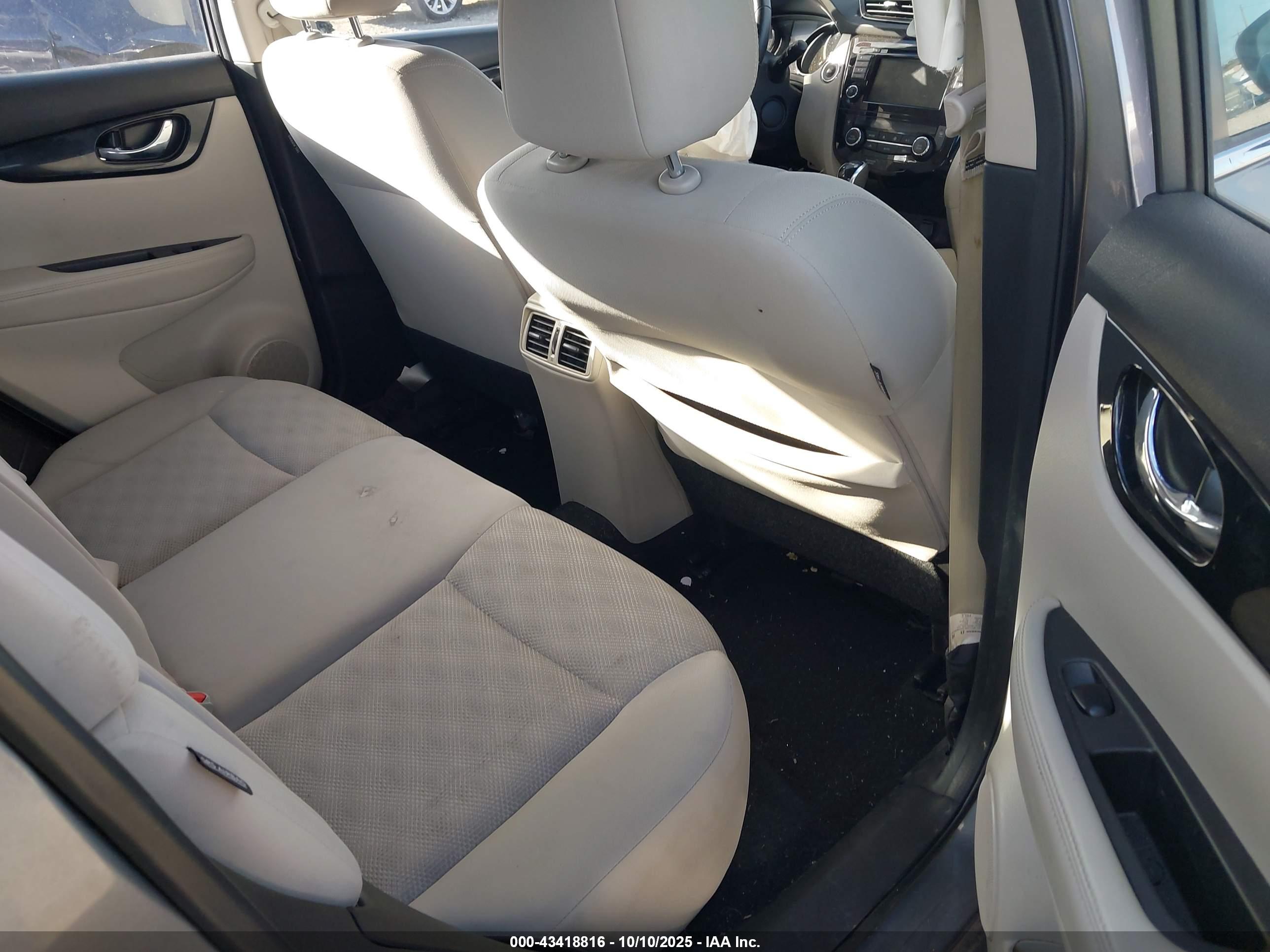 NISSAN ROGUE image 8