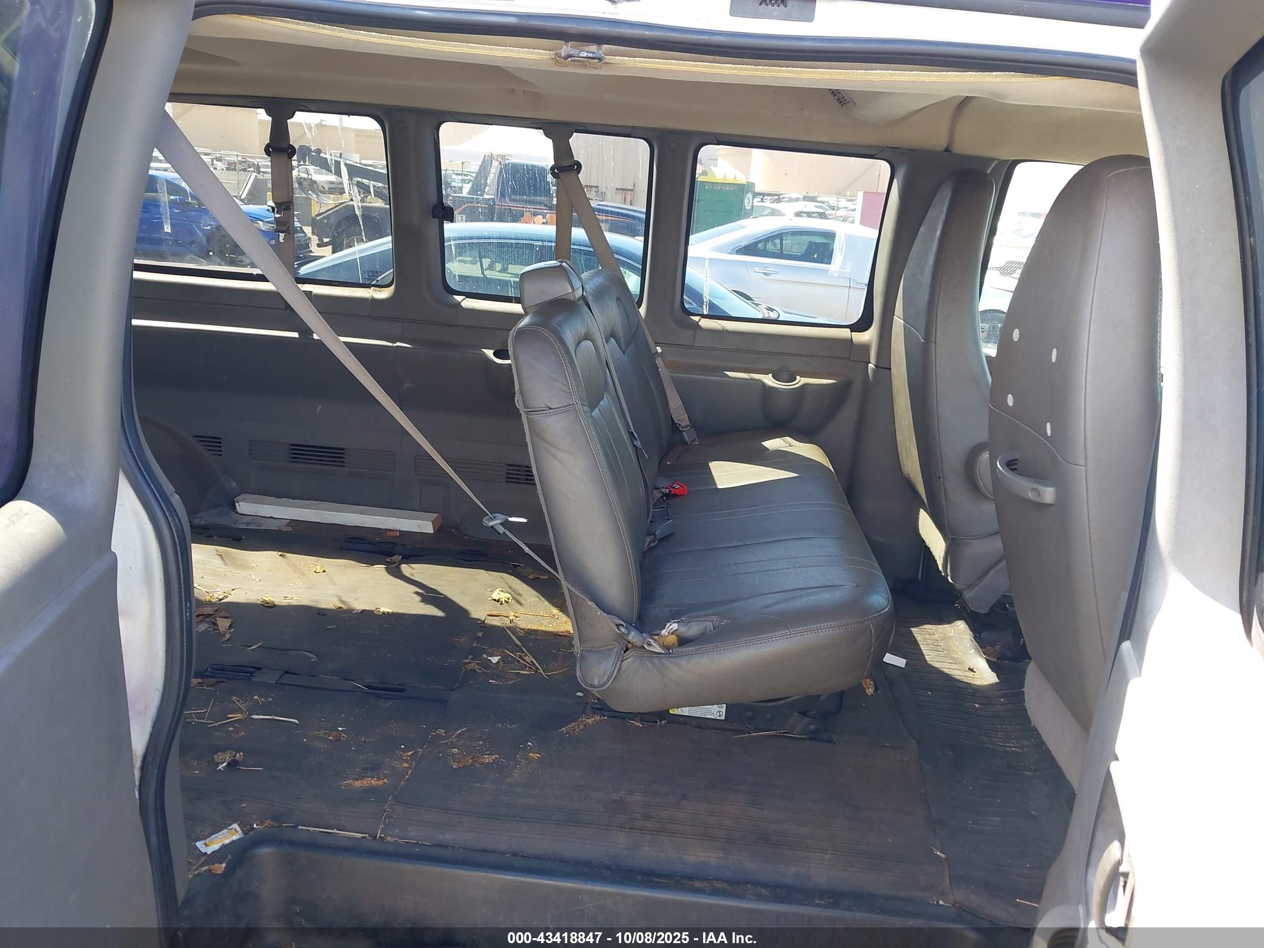 CHEVROLET EXPRESS image 8