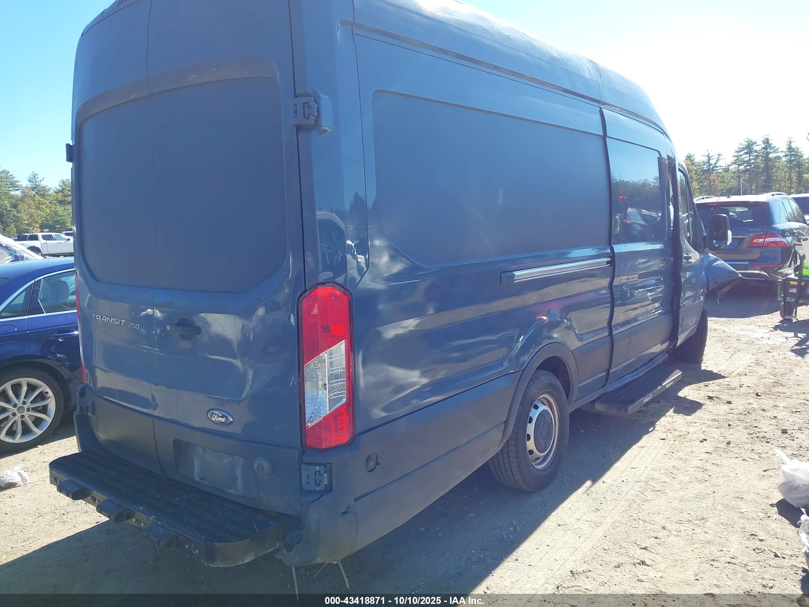 FORD TRANSIT image 4