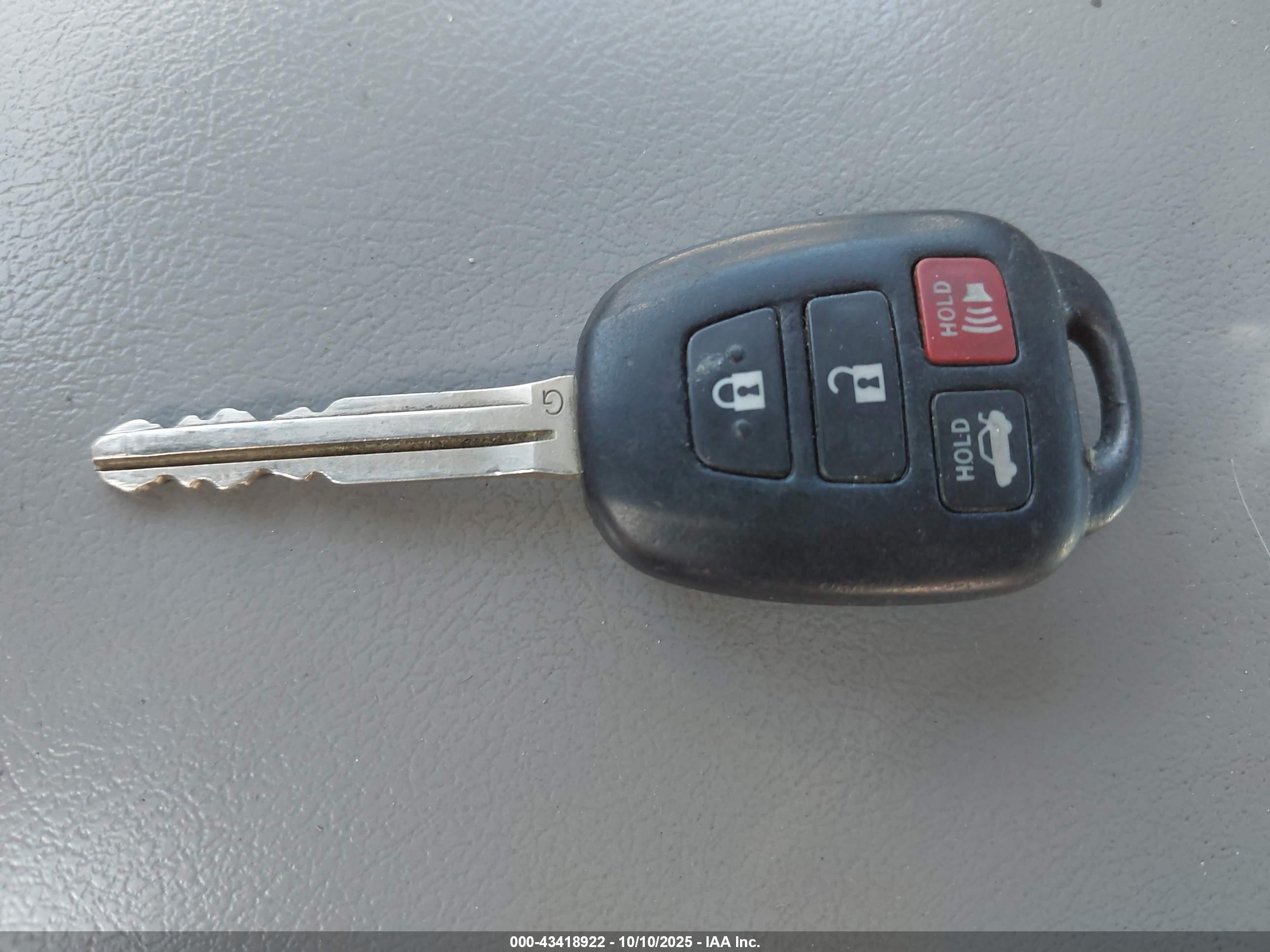 TOYOTA CAMRY image 11