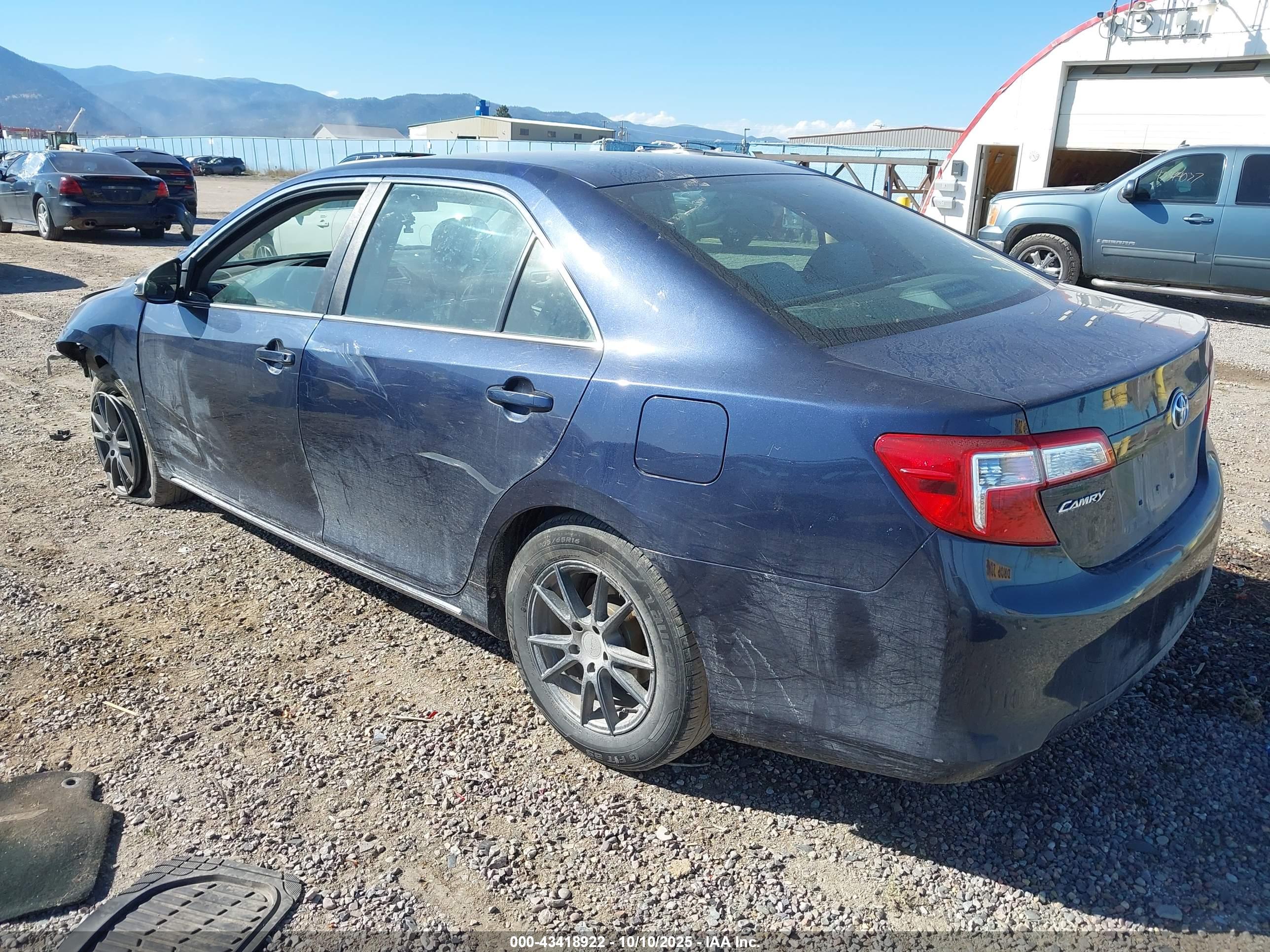 TOYOTA CAMRY image 3