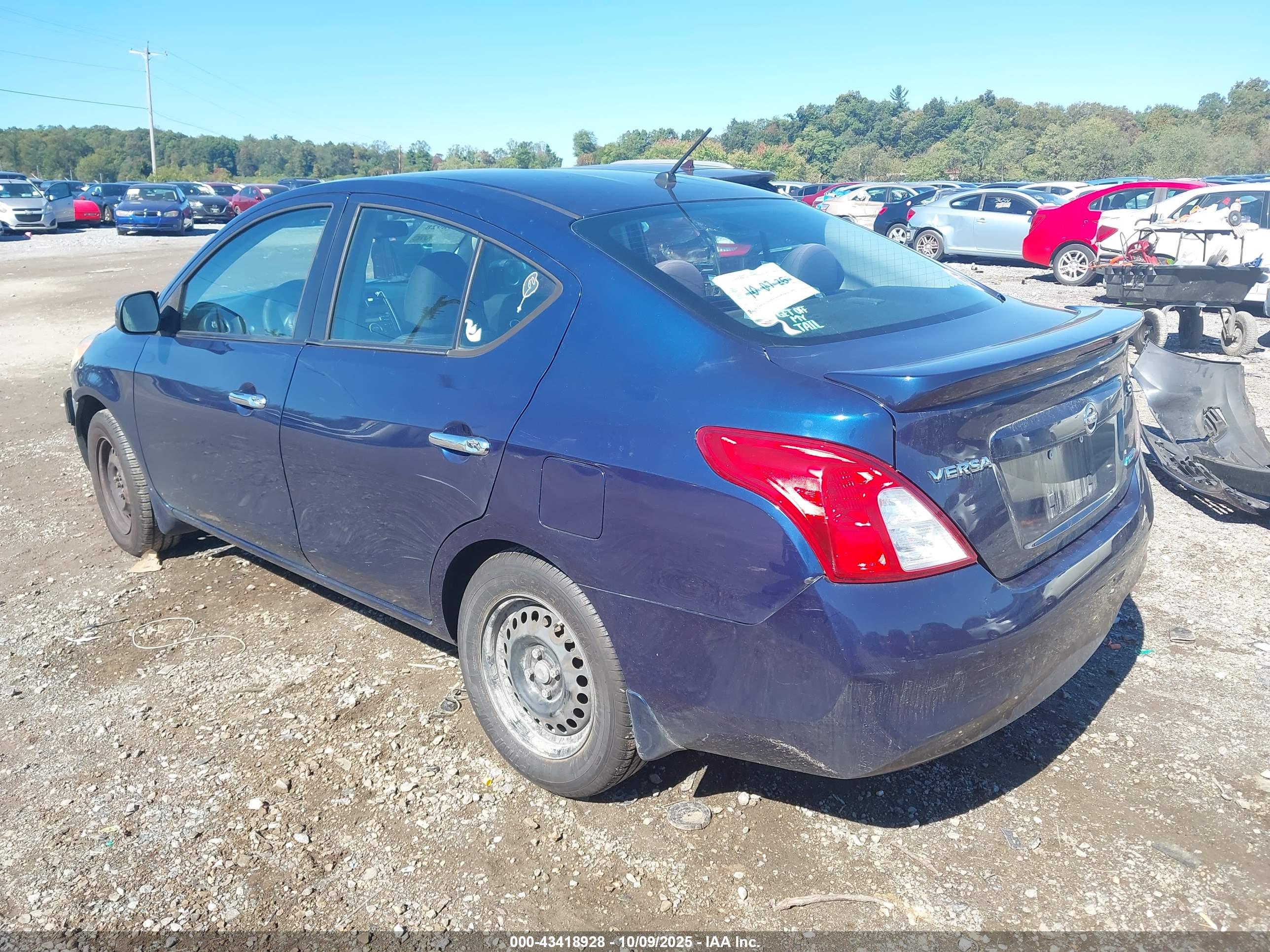 NISSAN VERSA image 3