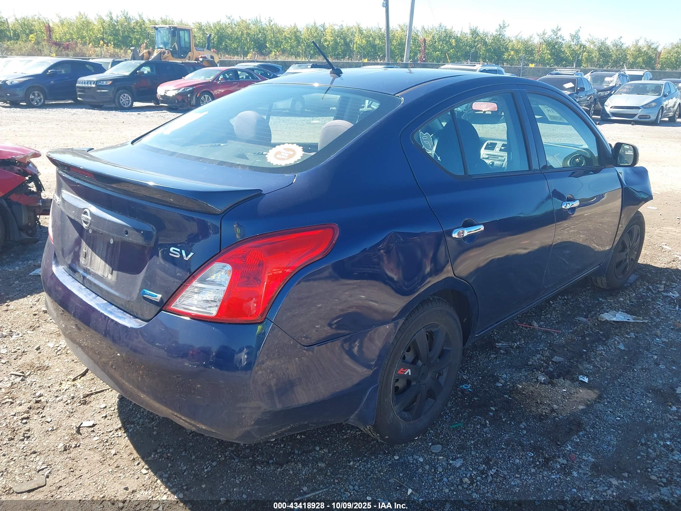 NISSAN VERSA image 4
