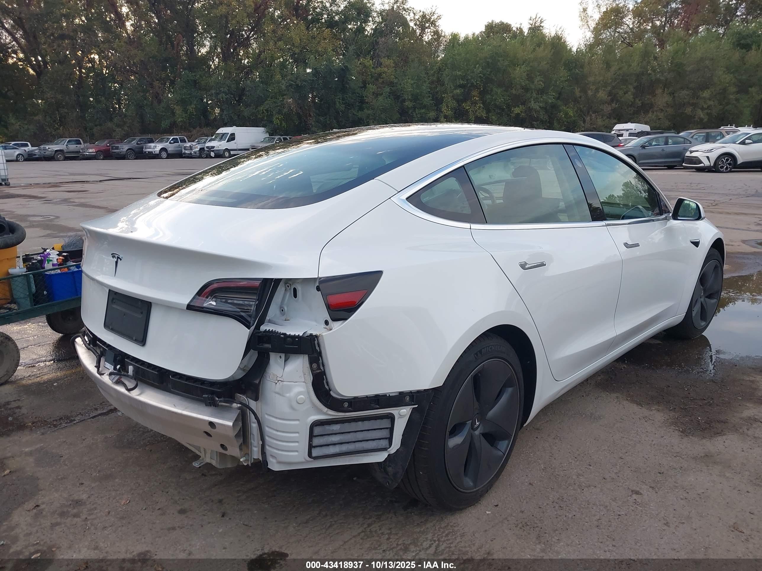 TESLA MODEL image 4