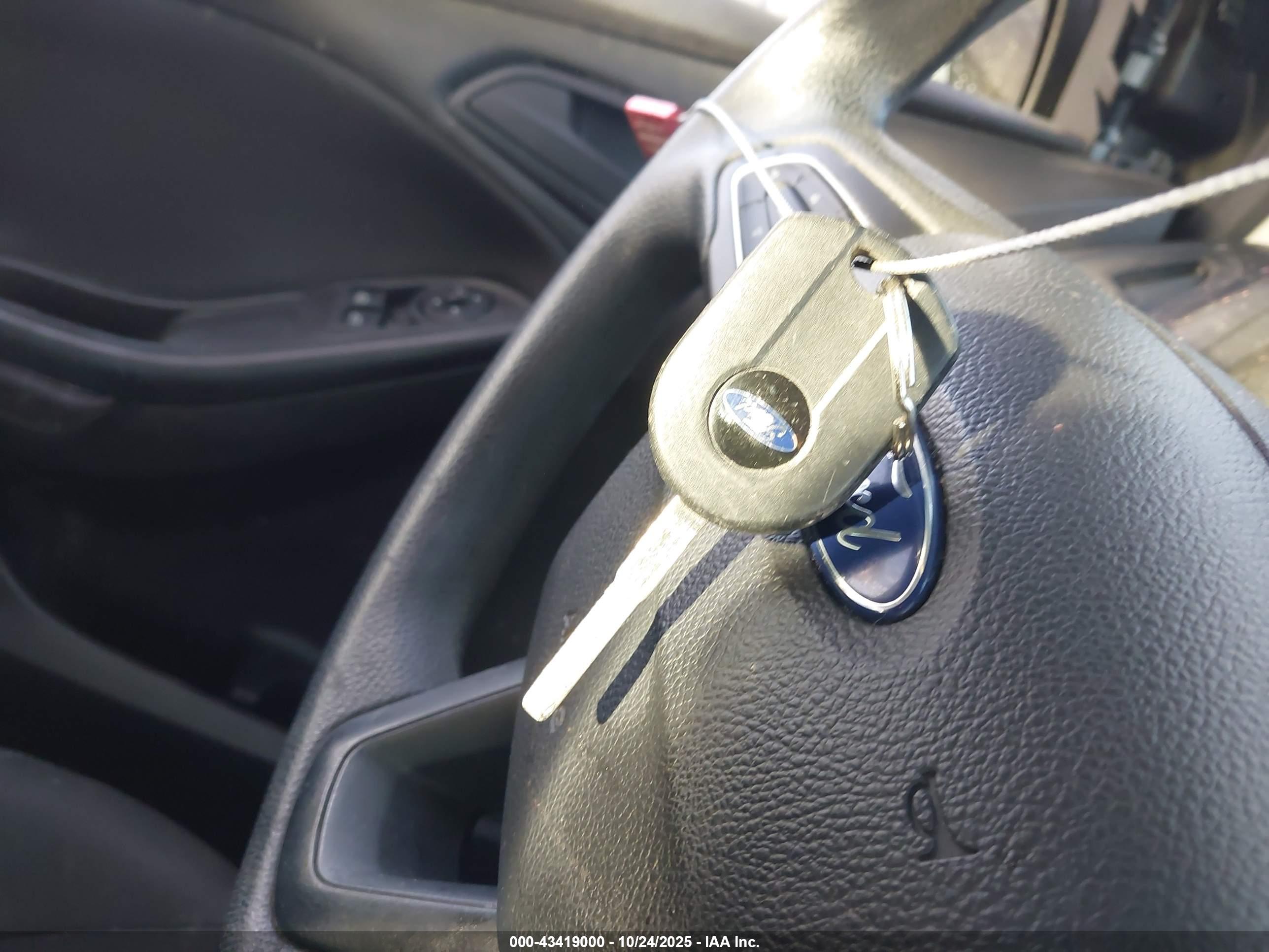 FORD FOCUS image 11