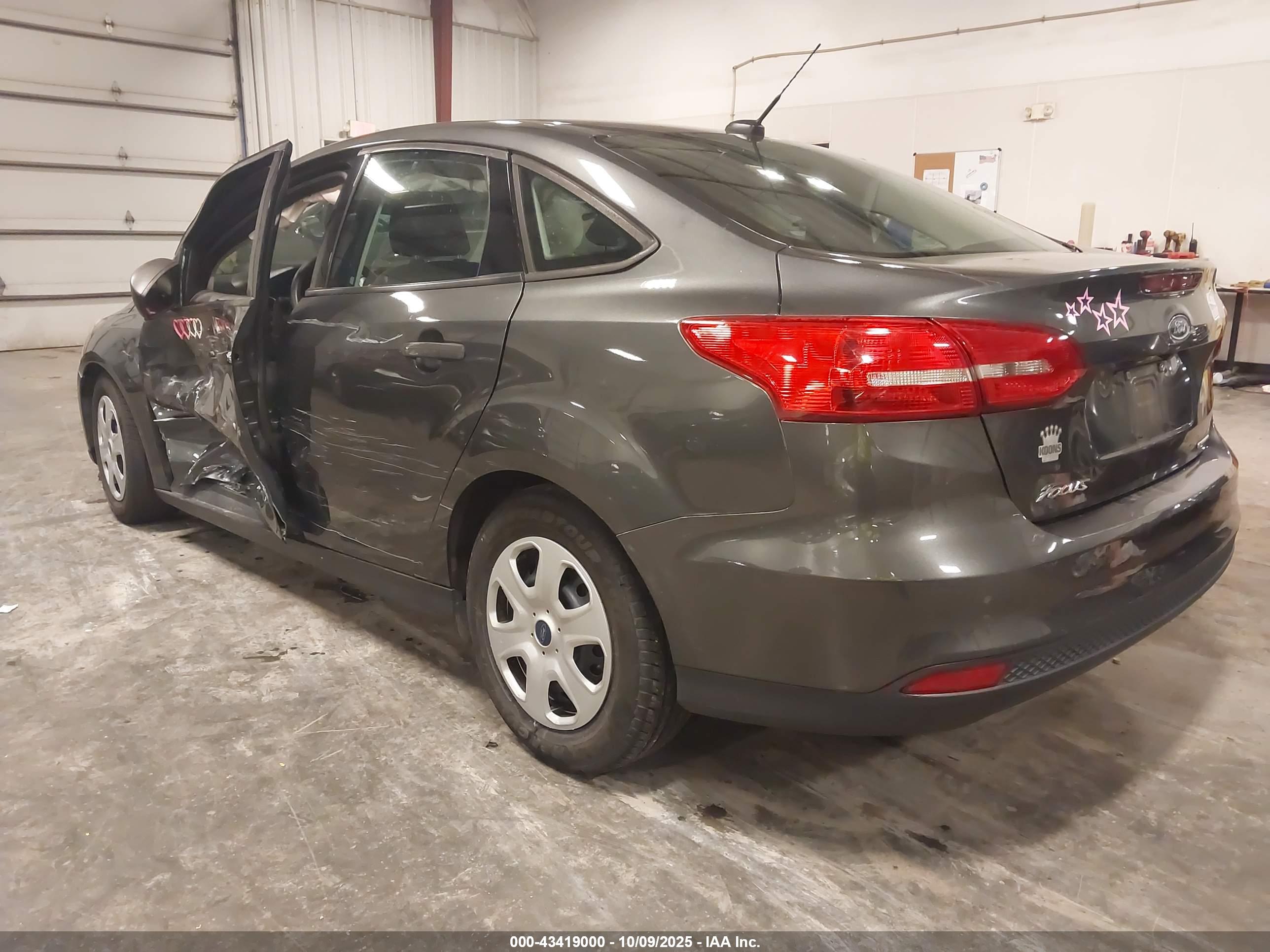 FORD FOCUS image 3