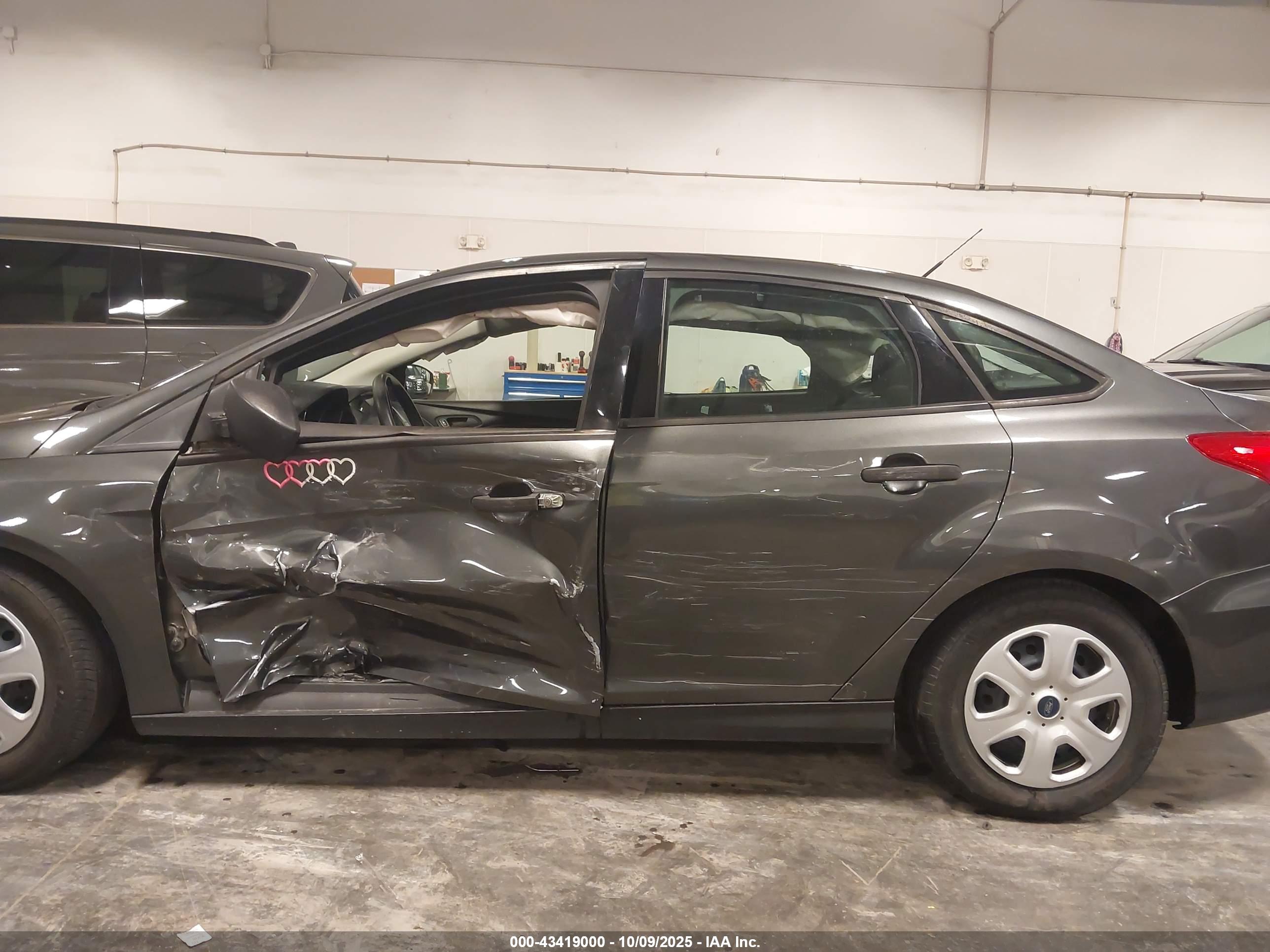 FORD FOCUS image 6