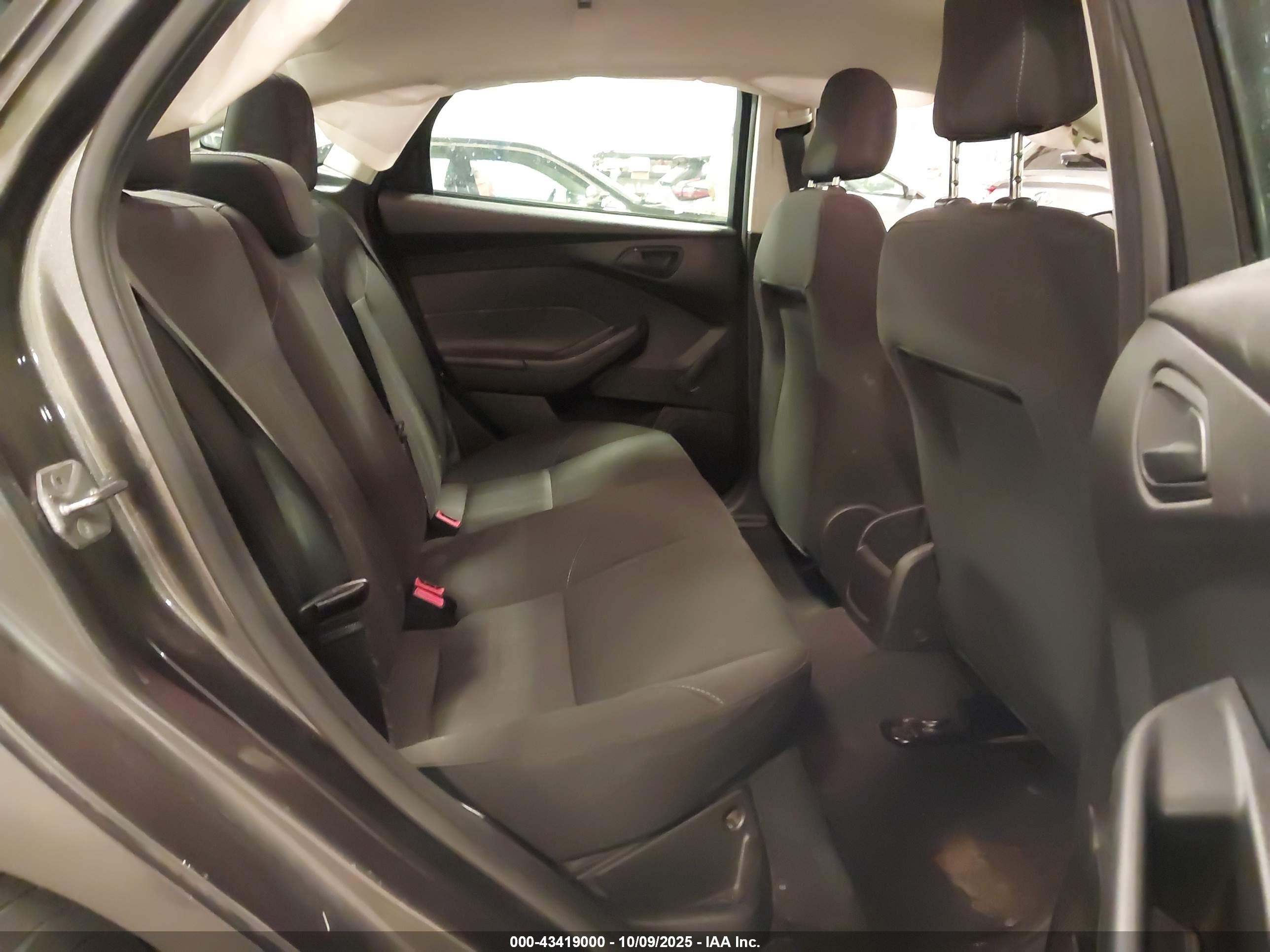 FORD FOCUS image 8
