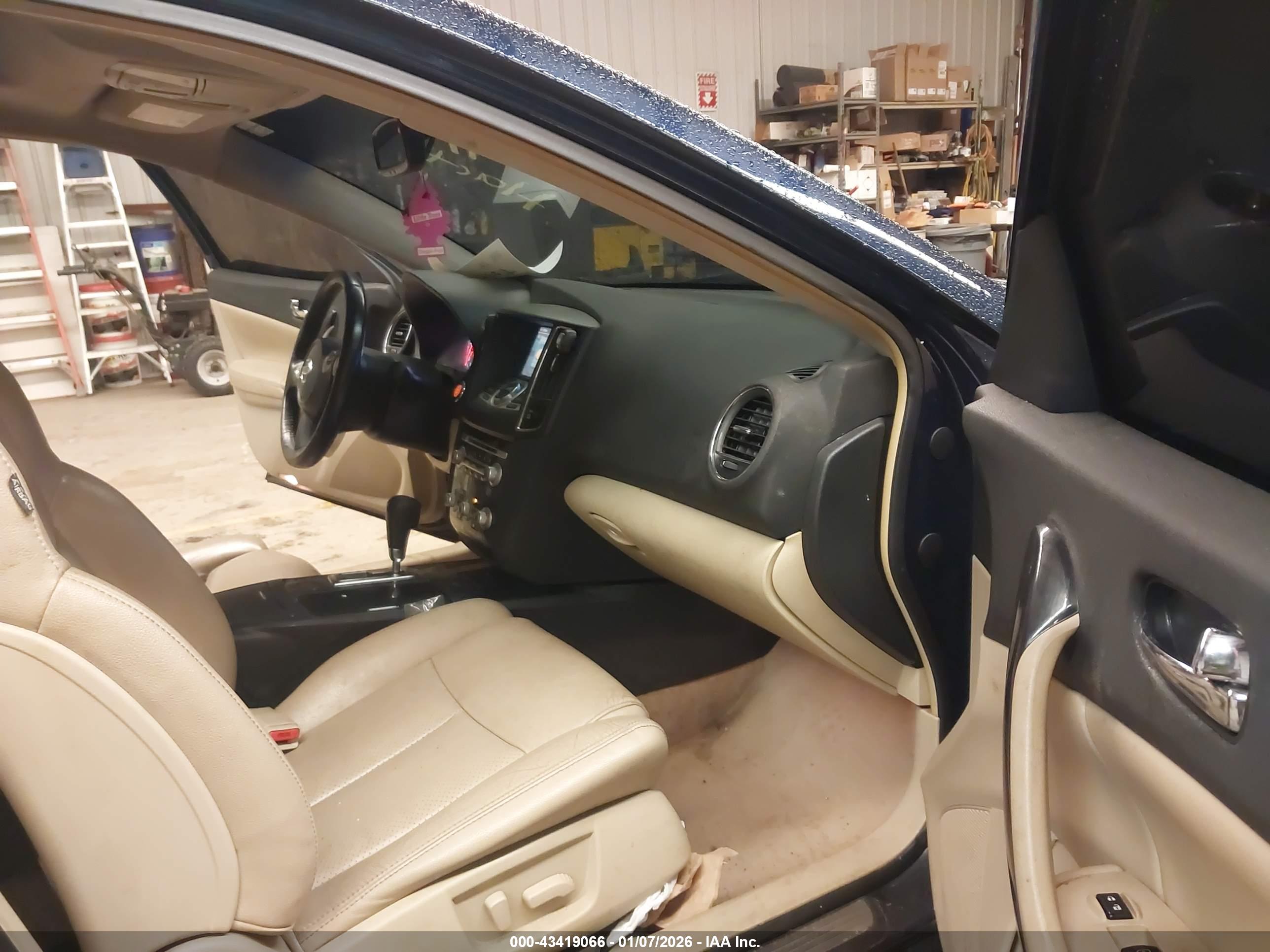 NISSAN MAXIMA image 5