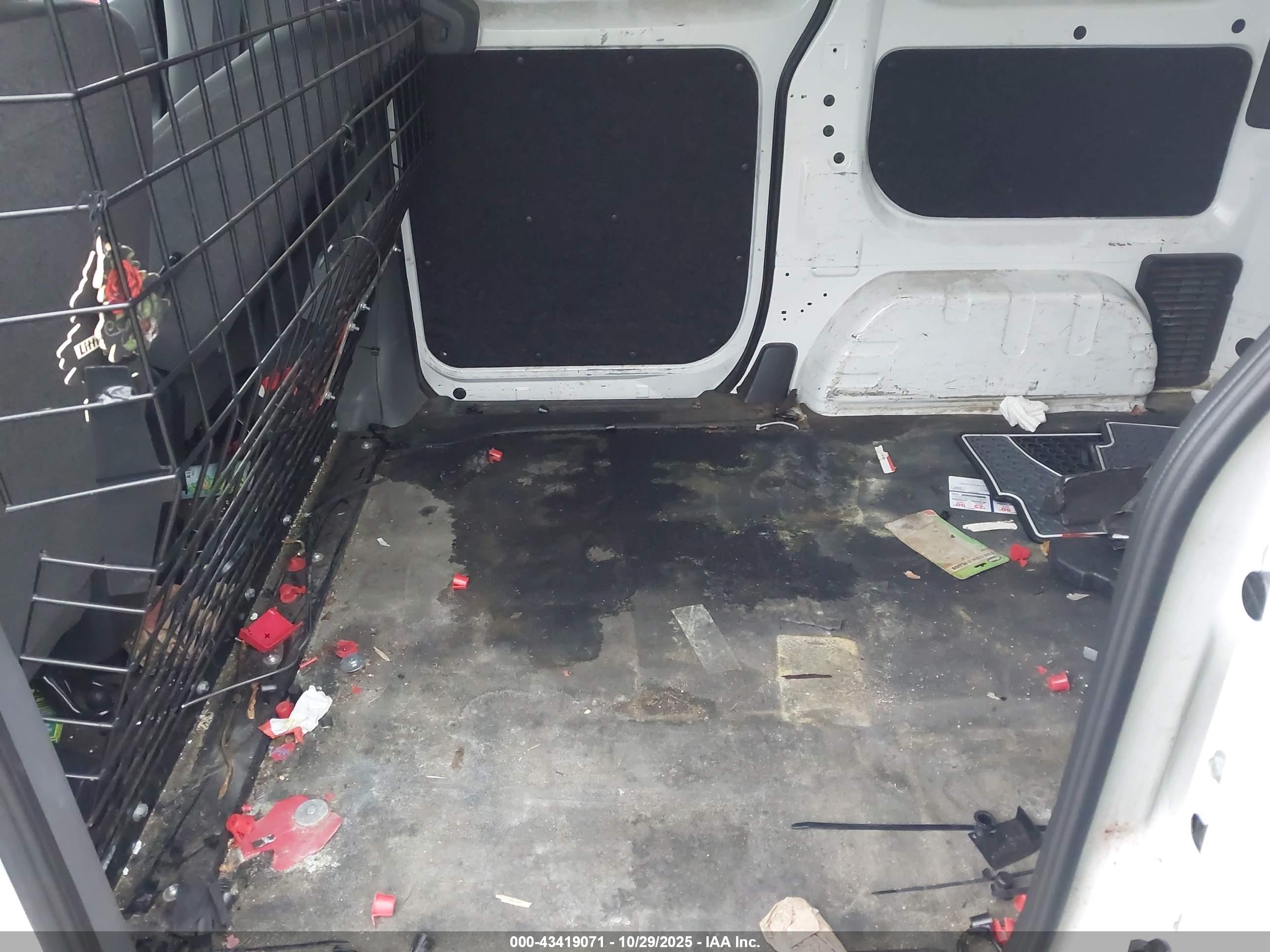 NISSAN NV200 image 8