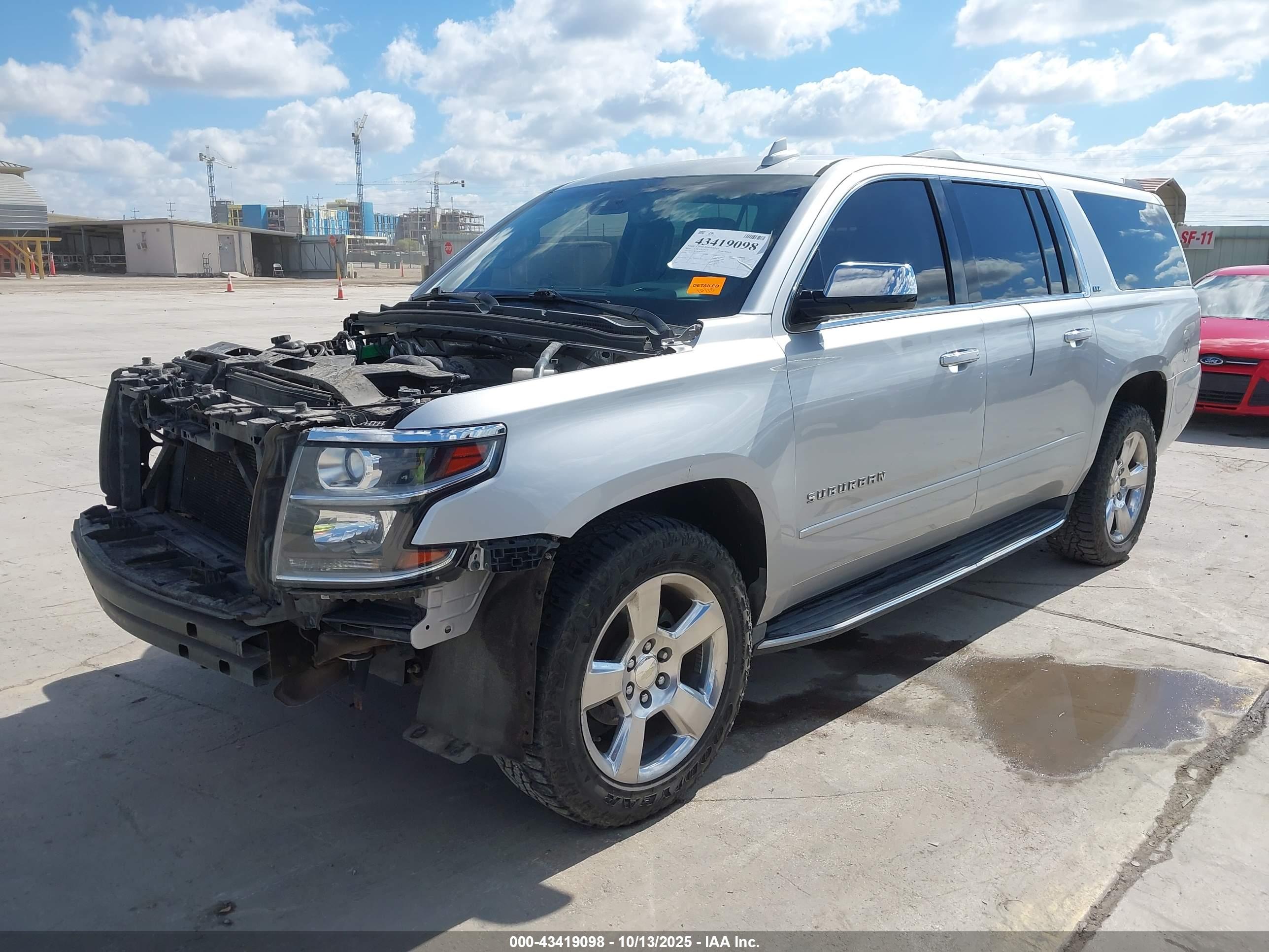 CHEVROLET SUBURBAN image 2