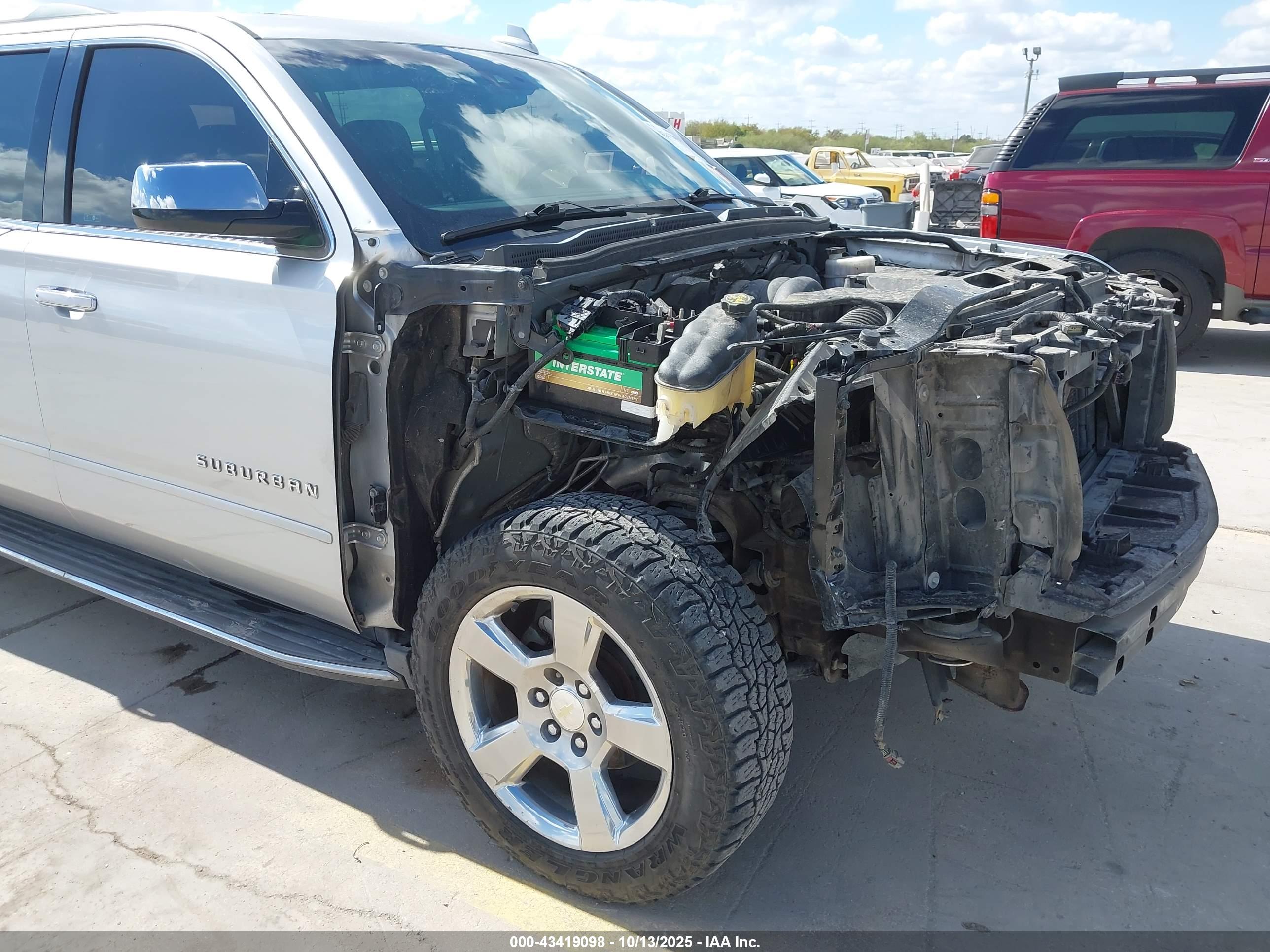 CHEVROLET SUBURBAN image 6