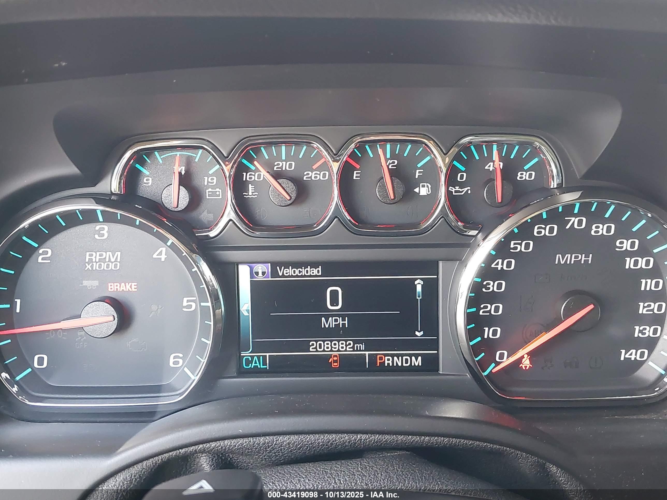CHEVROLET SUBURBAN image 7