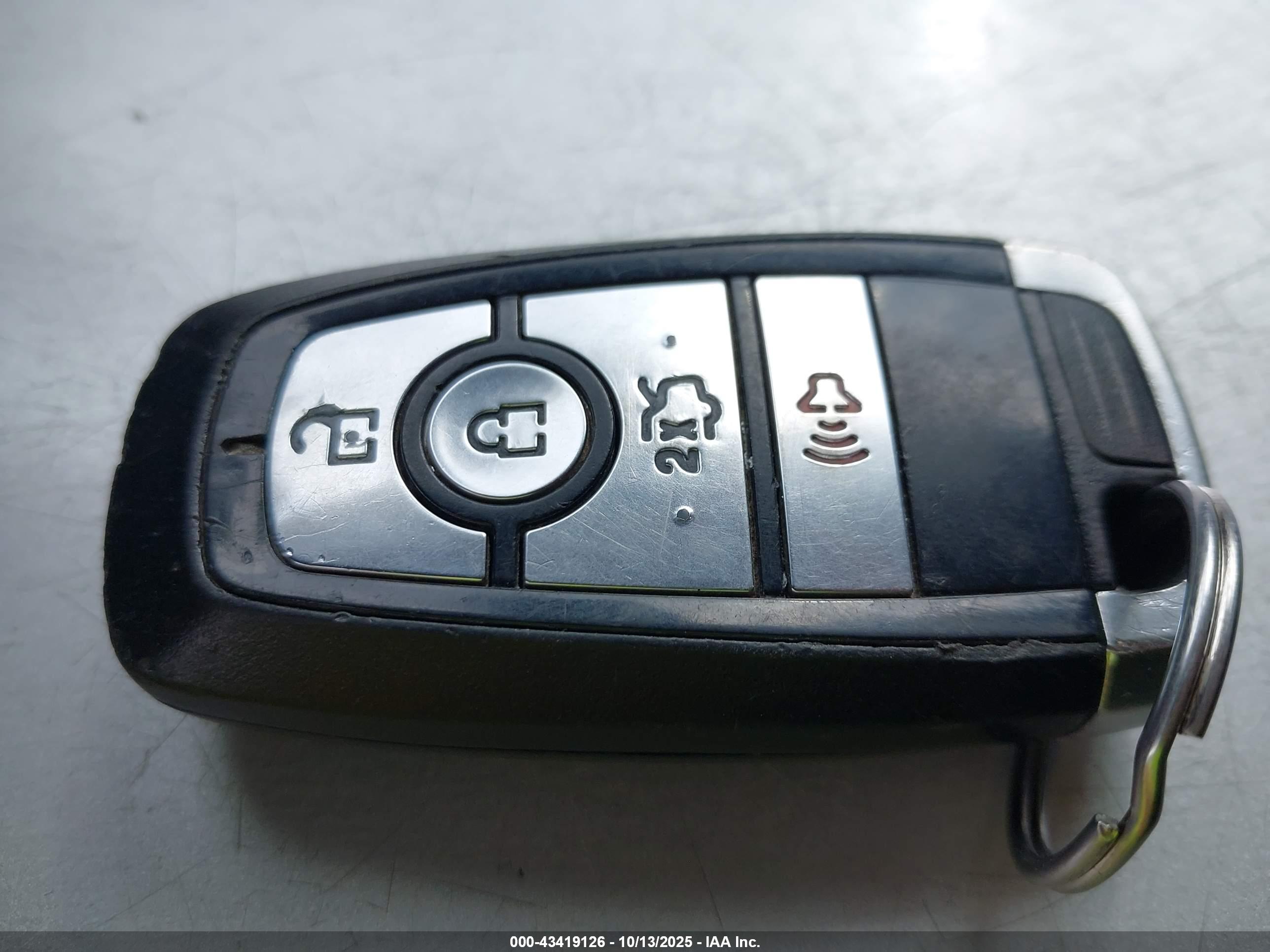 FORD FUSION image 11