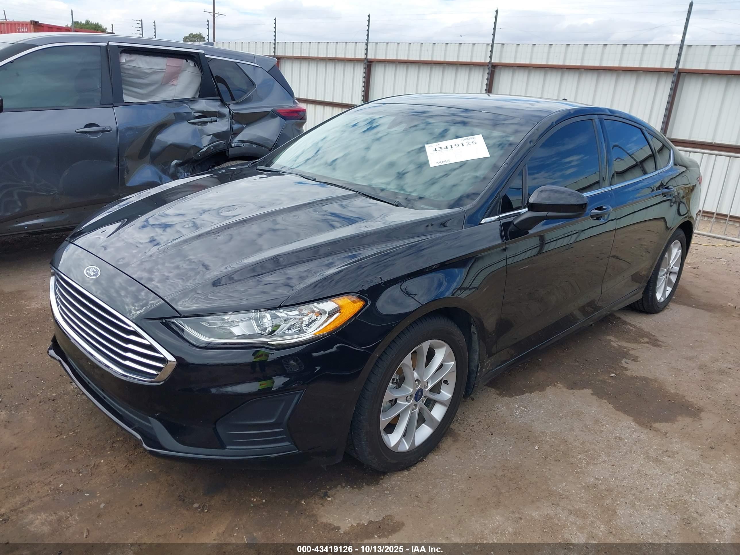 FORD FUSION image 2