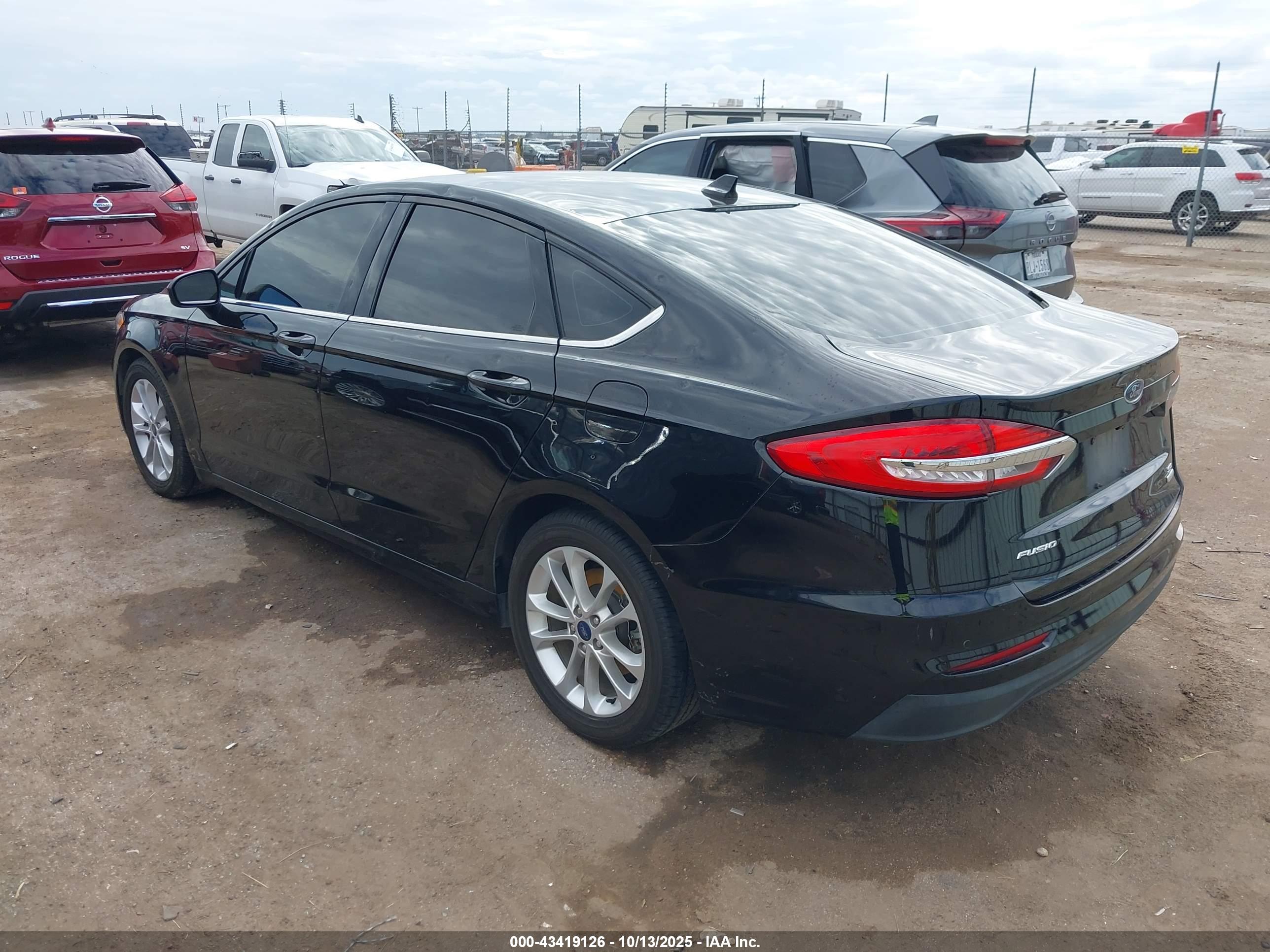 FORD FUSION image 3
