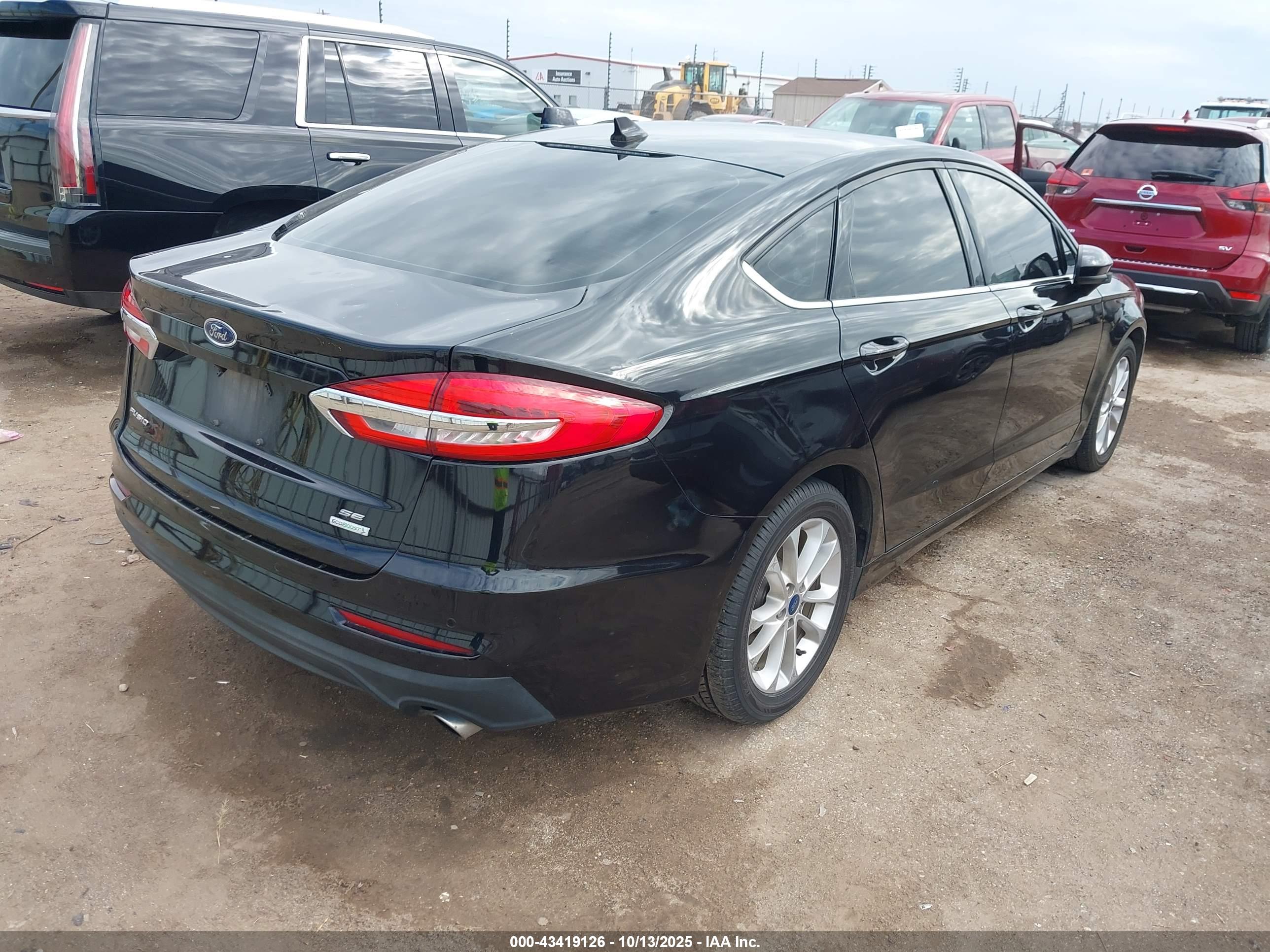 FORD FUSION image 4