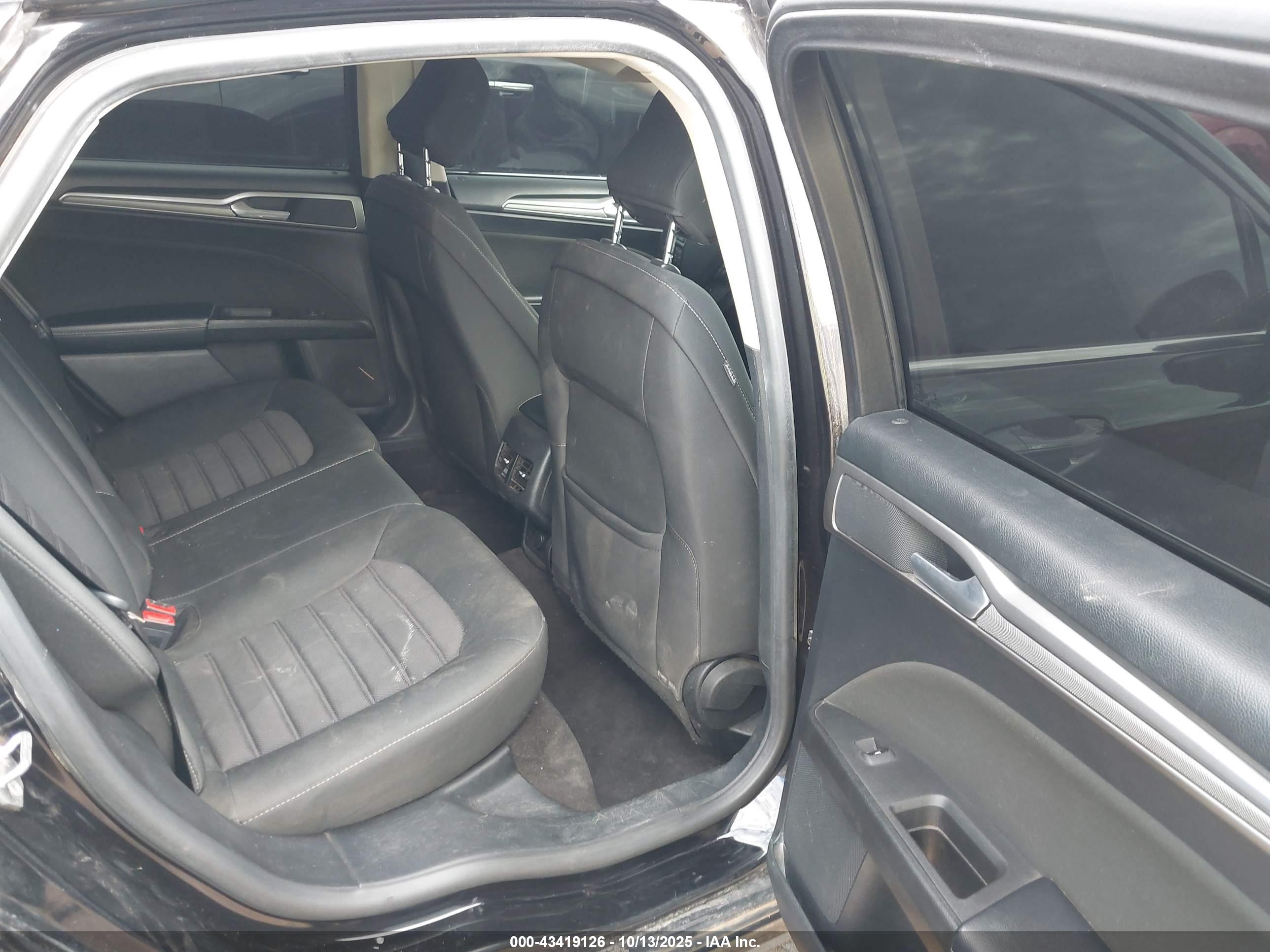 FORD FUSION image 8