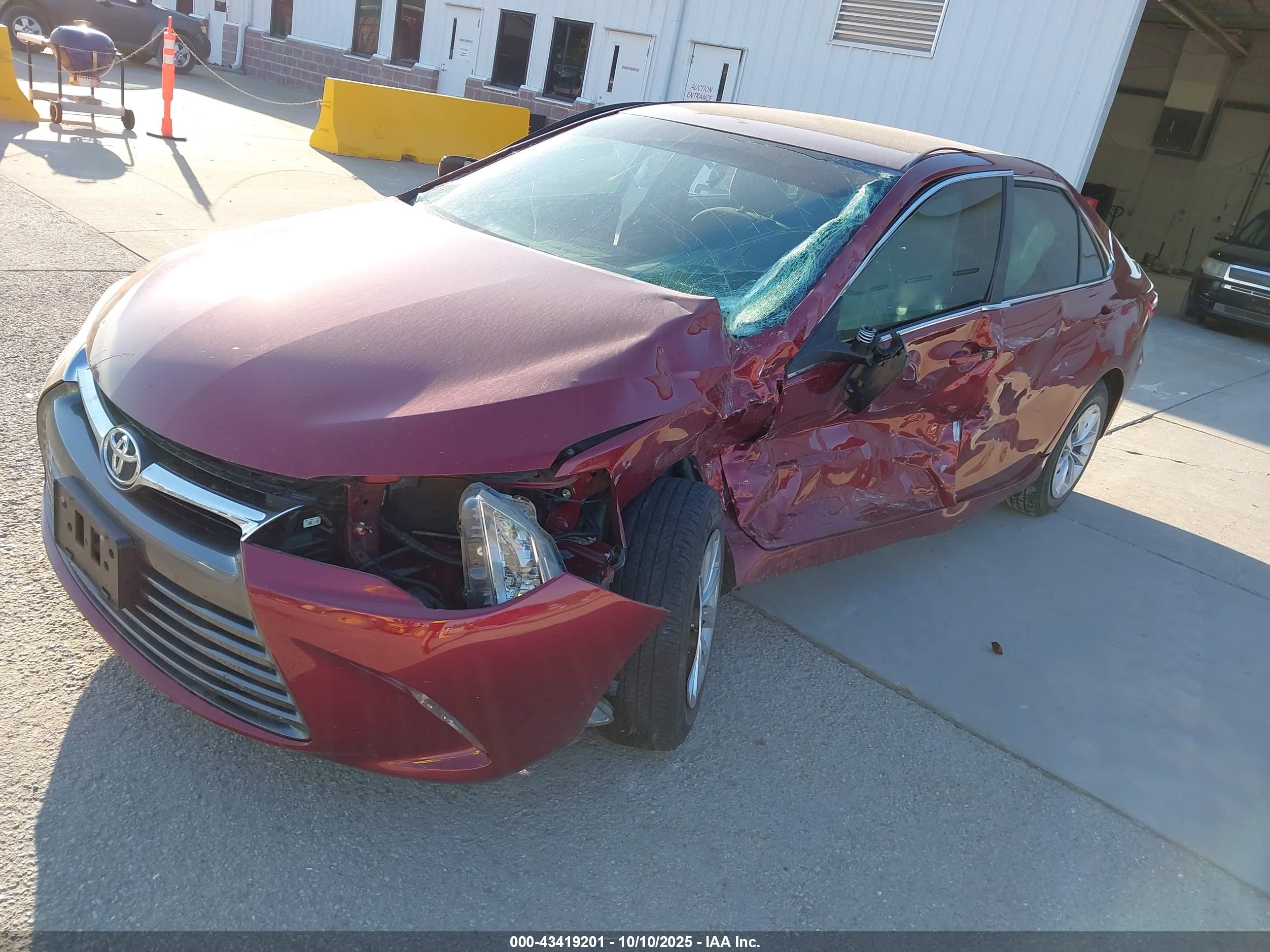 TOYOTA CAMRY image 2