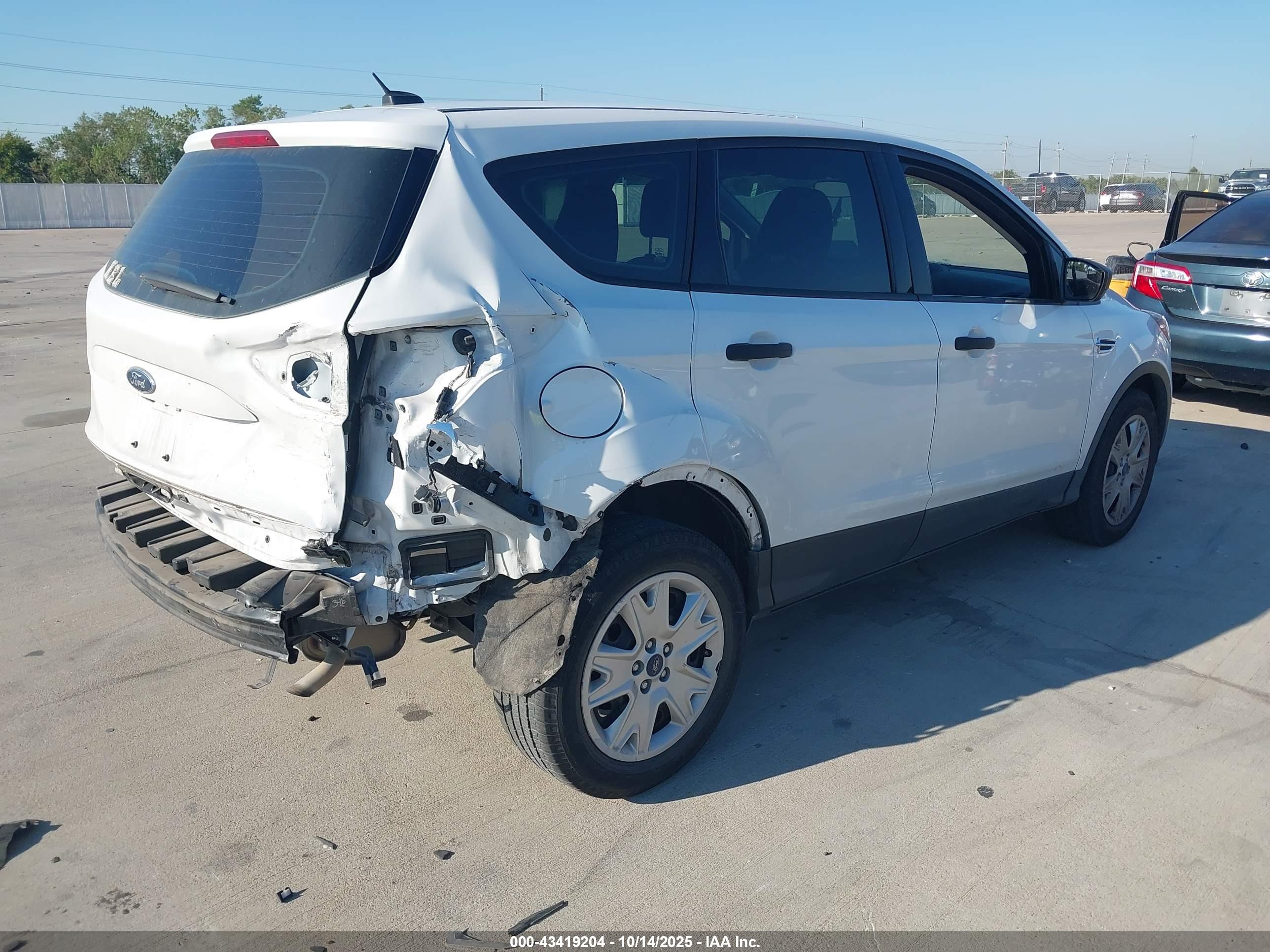 FORD ESCAPE image 4