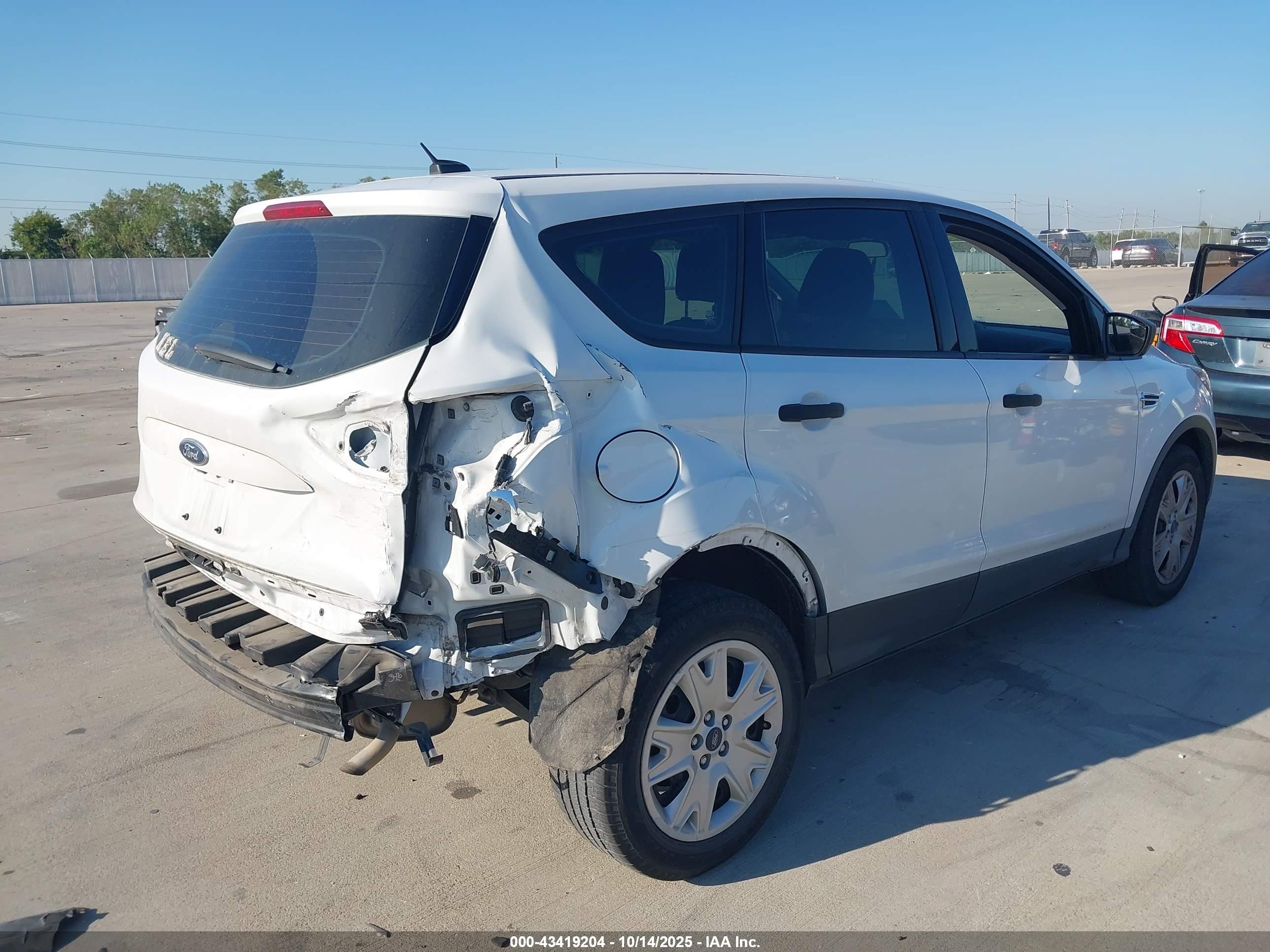 FORD ESCAPE image 6