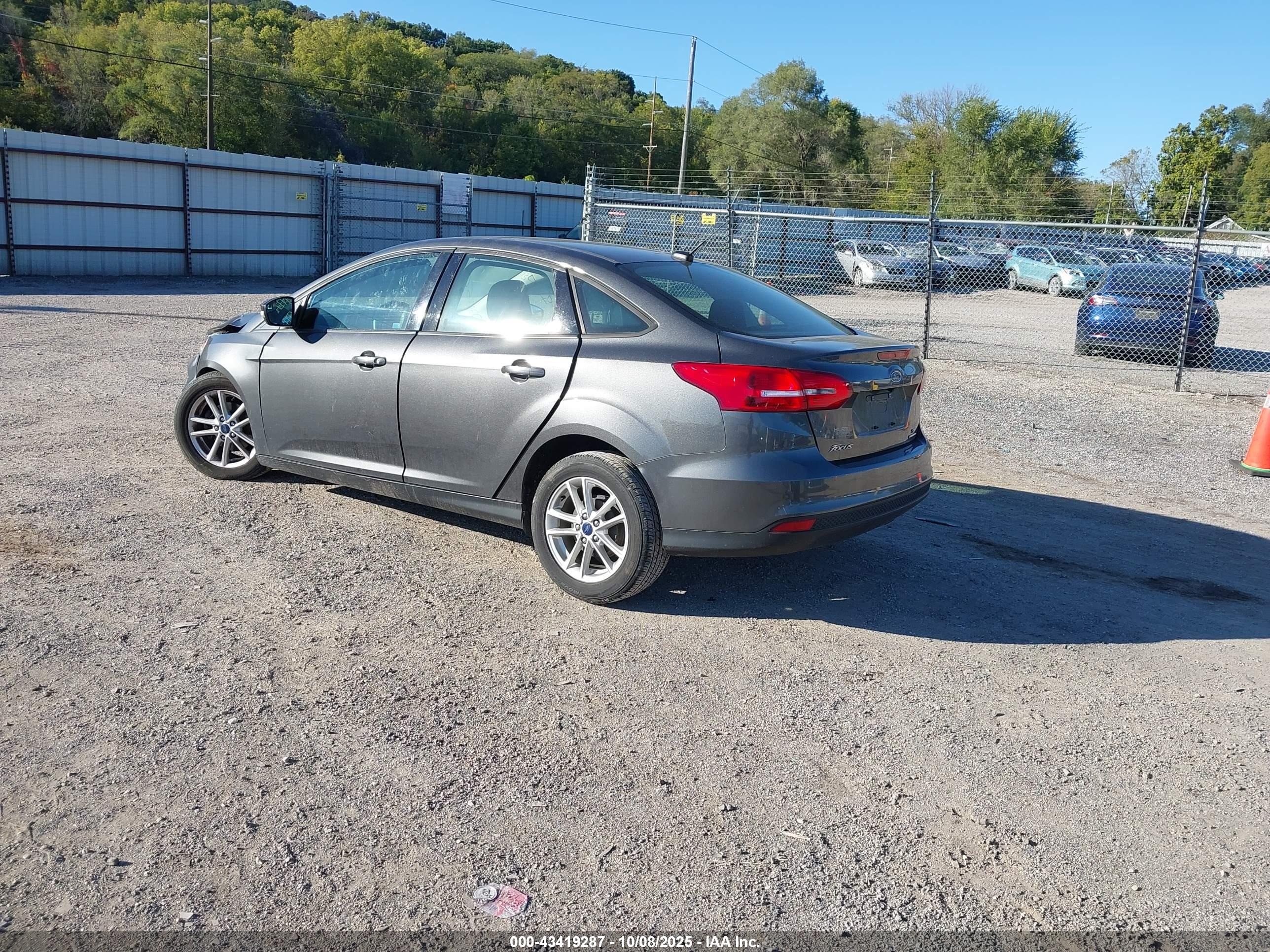 FORD FOCUS image 3