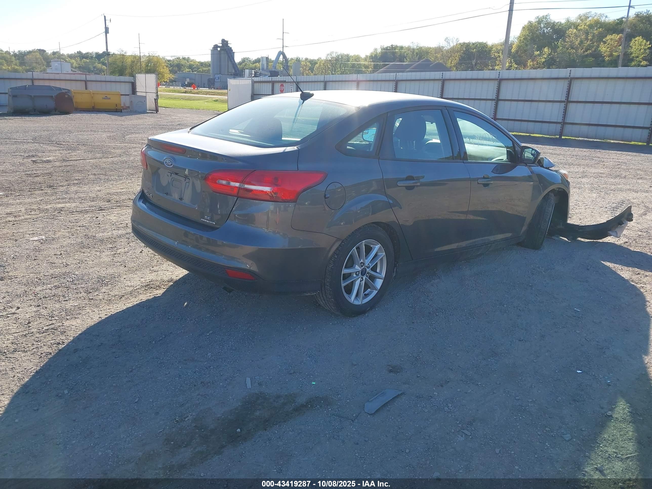FORD FOCUS image 4